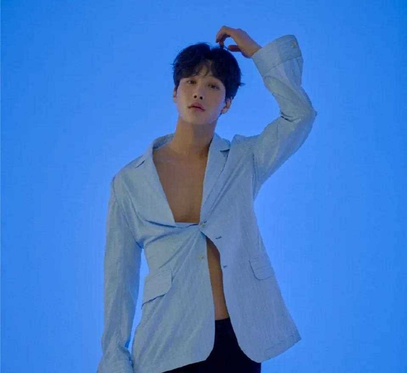 来自韩国的男演员李时刚,早先曾演过韩剧《姐姐们的逆袭》等影视作品