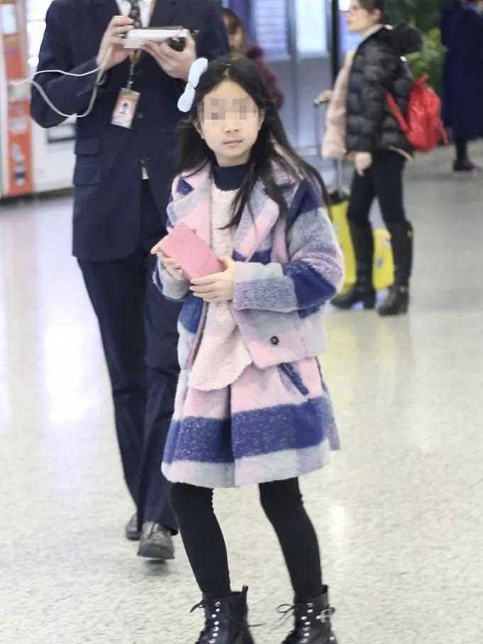小陶虹的女儿徐小宝长大了,13岁的徐小宝遗传了父母的好基因,面容清秀