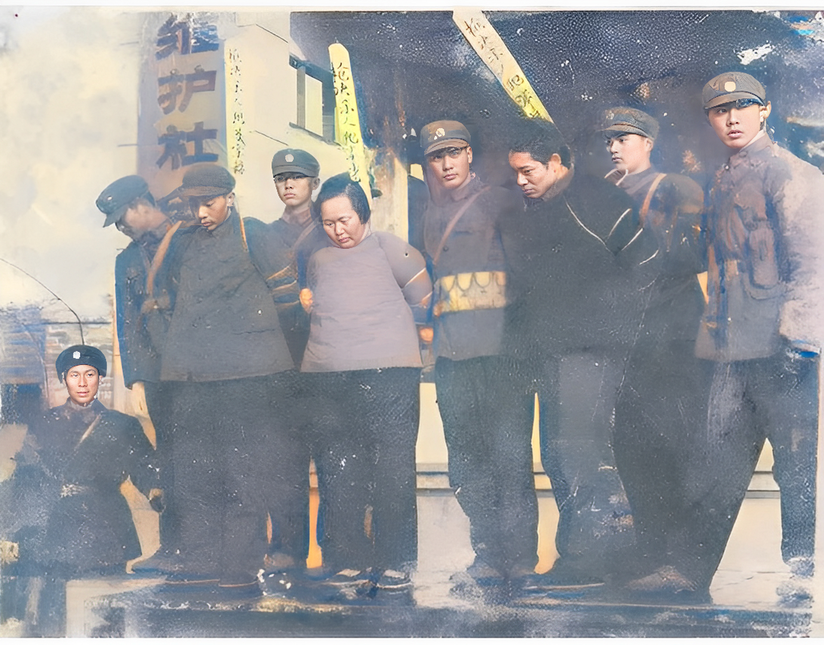 1986年,"女皇帝"晁正坤被捕后,真没想到照片中这个长相平凡,衣冠楚楚