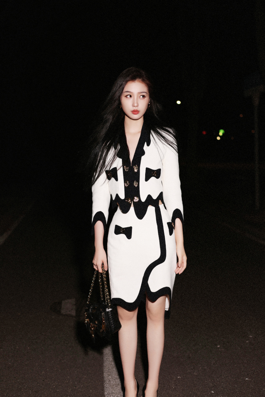 虞书欣机场街拍,出发参加米兰时装周!