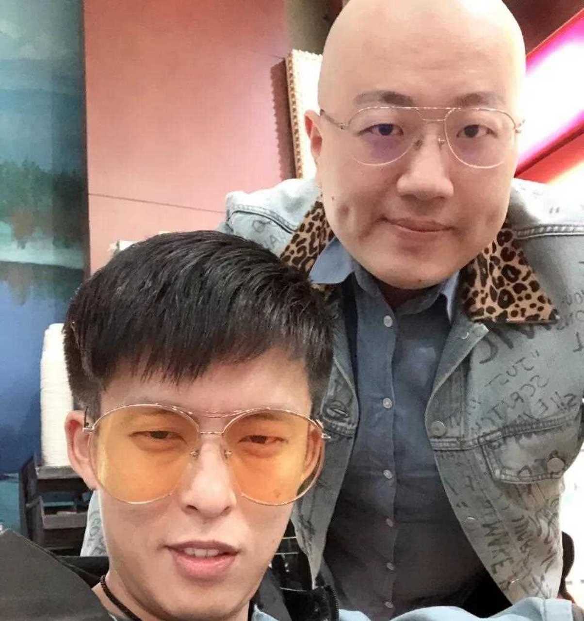 [下雨] 王冕和伽柏在一块,说6号