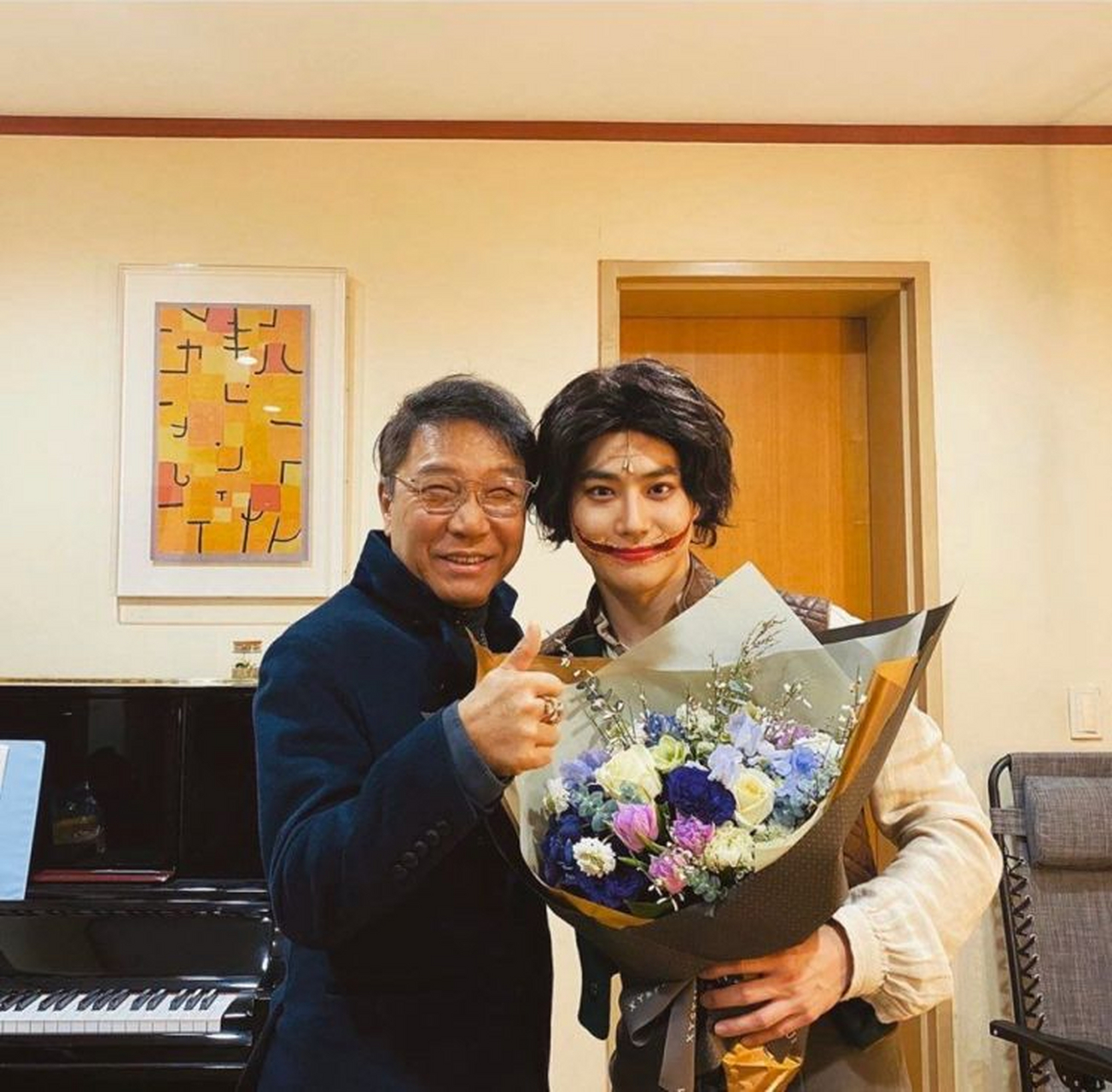 李秀满给exo金俊勉送了应援咖啡车?