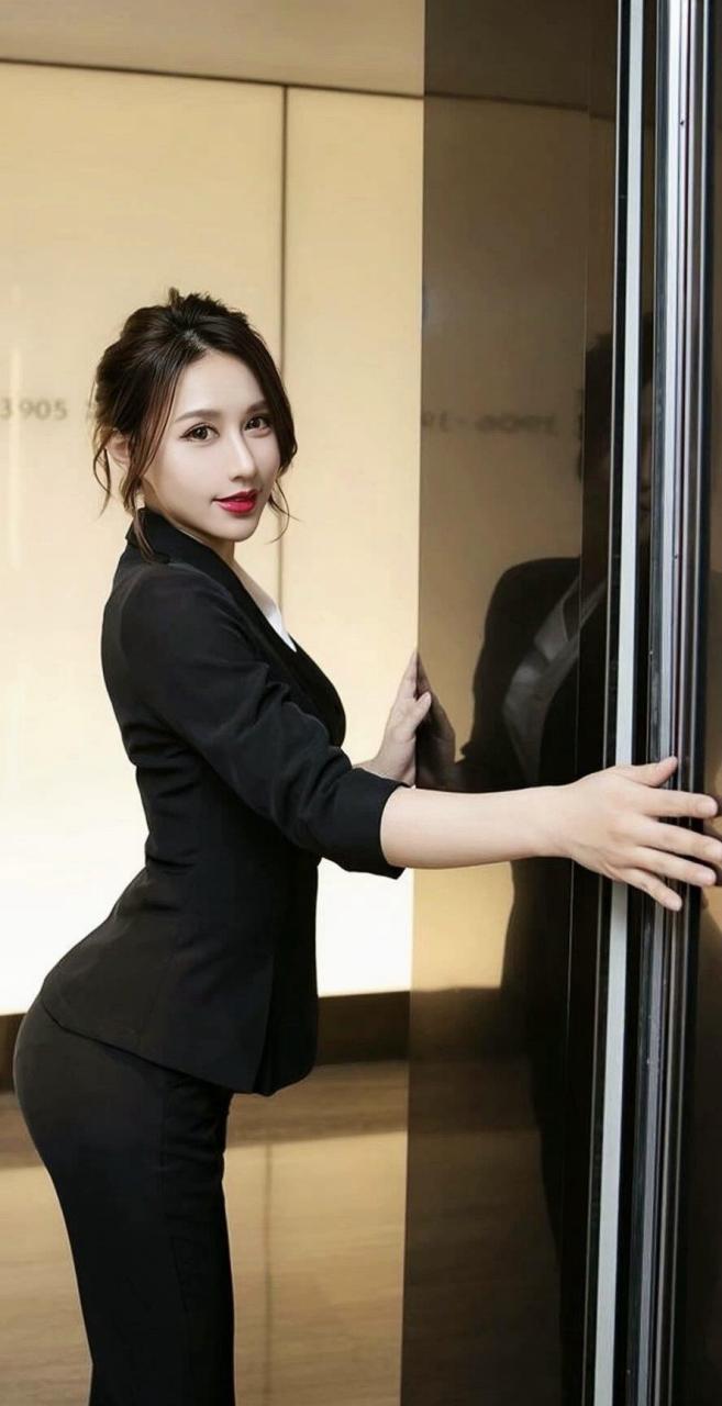 黑色尖头细高跟鞋搭配职业装,气质美女,黑丝魅力不可抵挡
