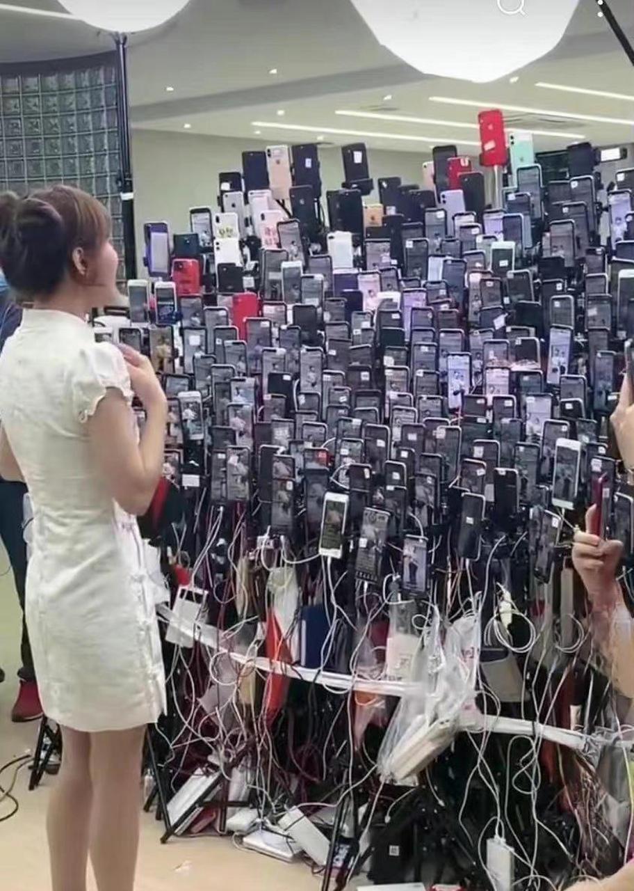 网友:看直播竟然要用到这么多手机,看来做网红的成本也不低呀!