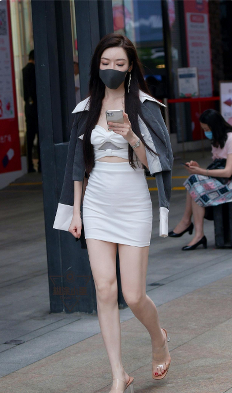 肤白貌美大长腿小姐姐出门炸街!
