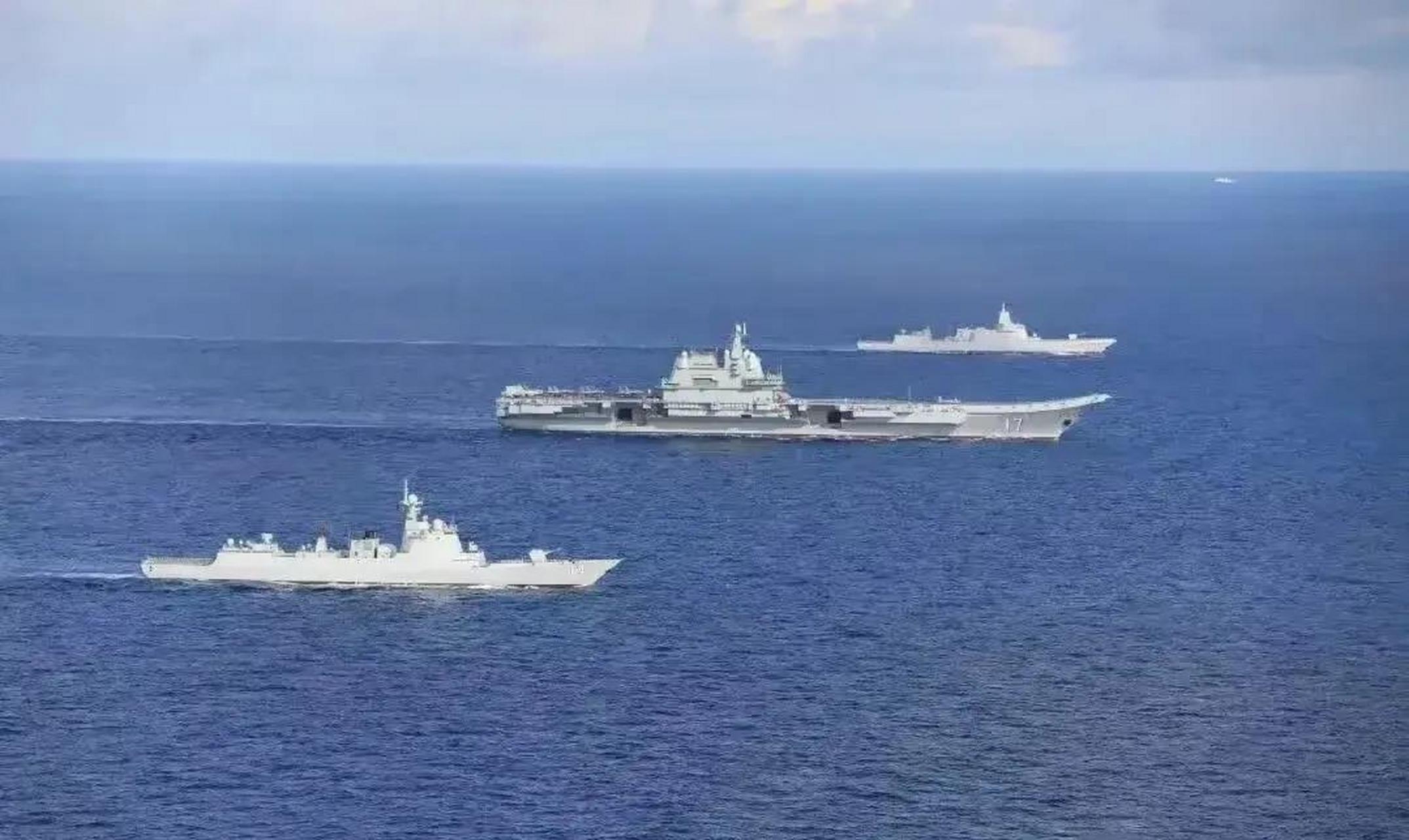 山东舰航母打击群,出现在台湾岛以东海域.