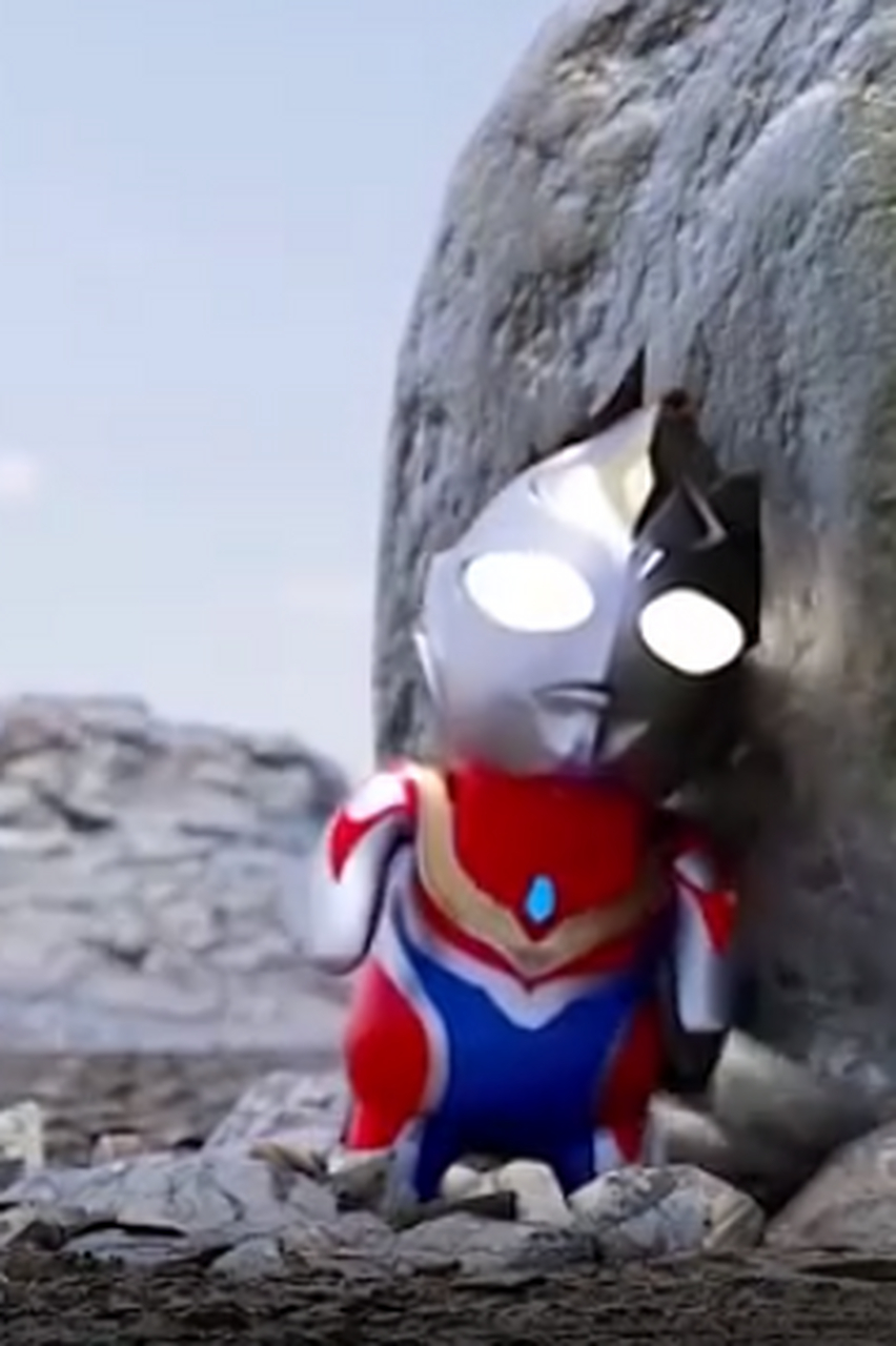 刚满月的奥特曼幼崽追着小怪兽打 儿童动画 可爱