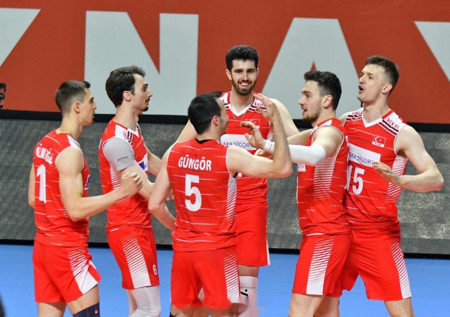 【土耳其男排热身1胜1负伊朗】#国际排坛战报速递# 5月20日,备战欧洲