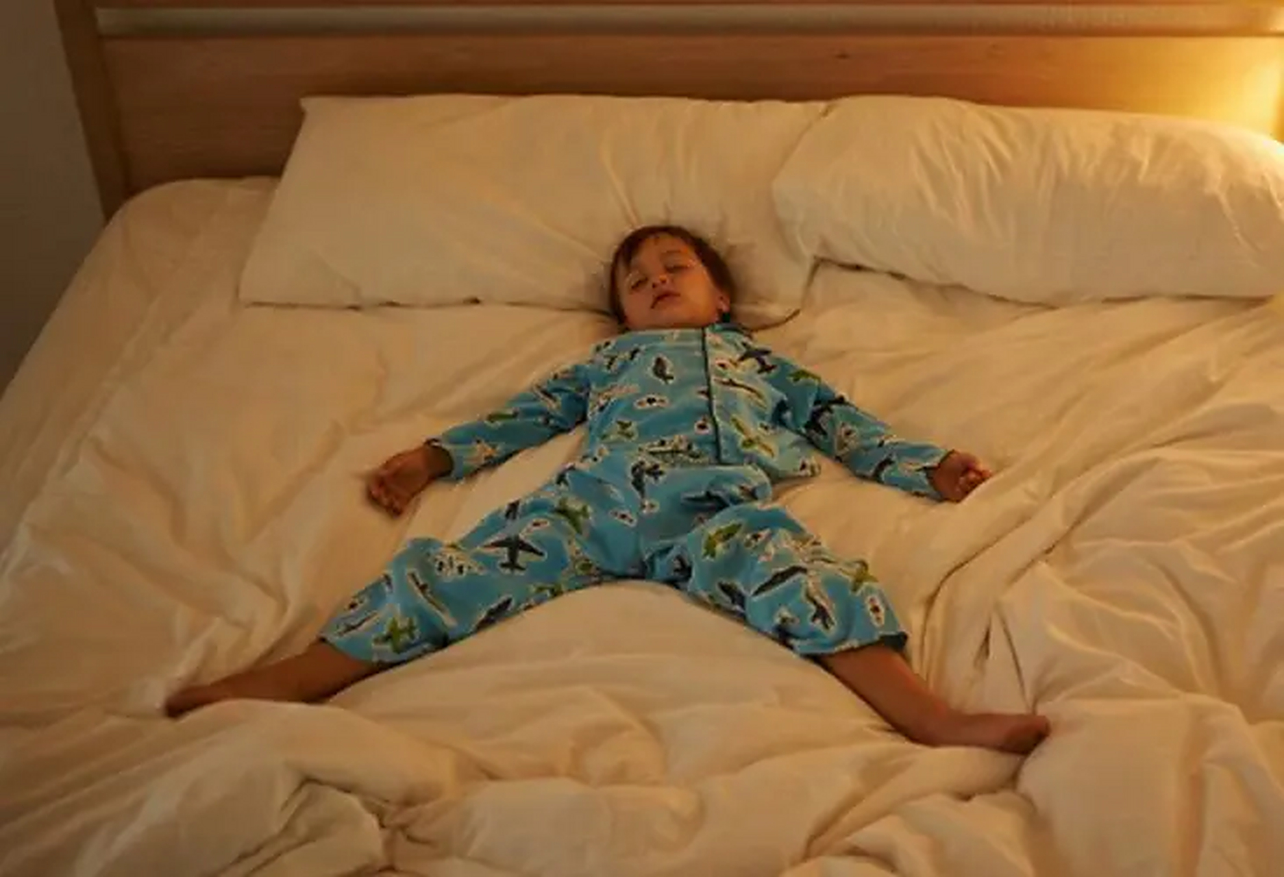 孩子5个睡姿,说明脾胃虚弱了 02  02  1,趴着睡  孩子消化不良