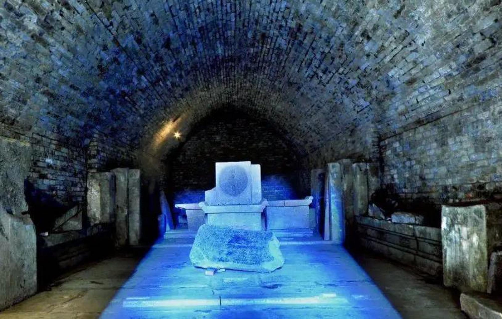 明蜀王陵位于四川成都东郊的正觉山,是明代蜀王的家族陵墓群.