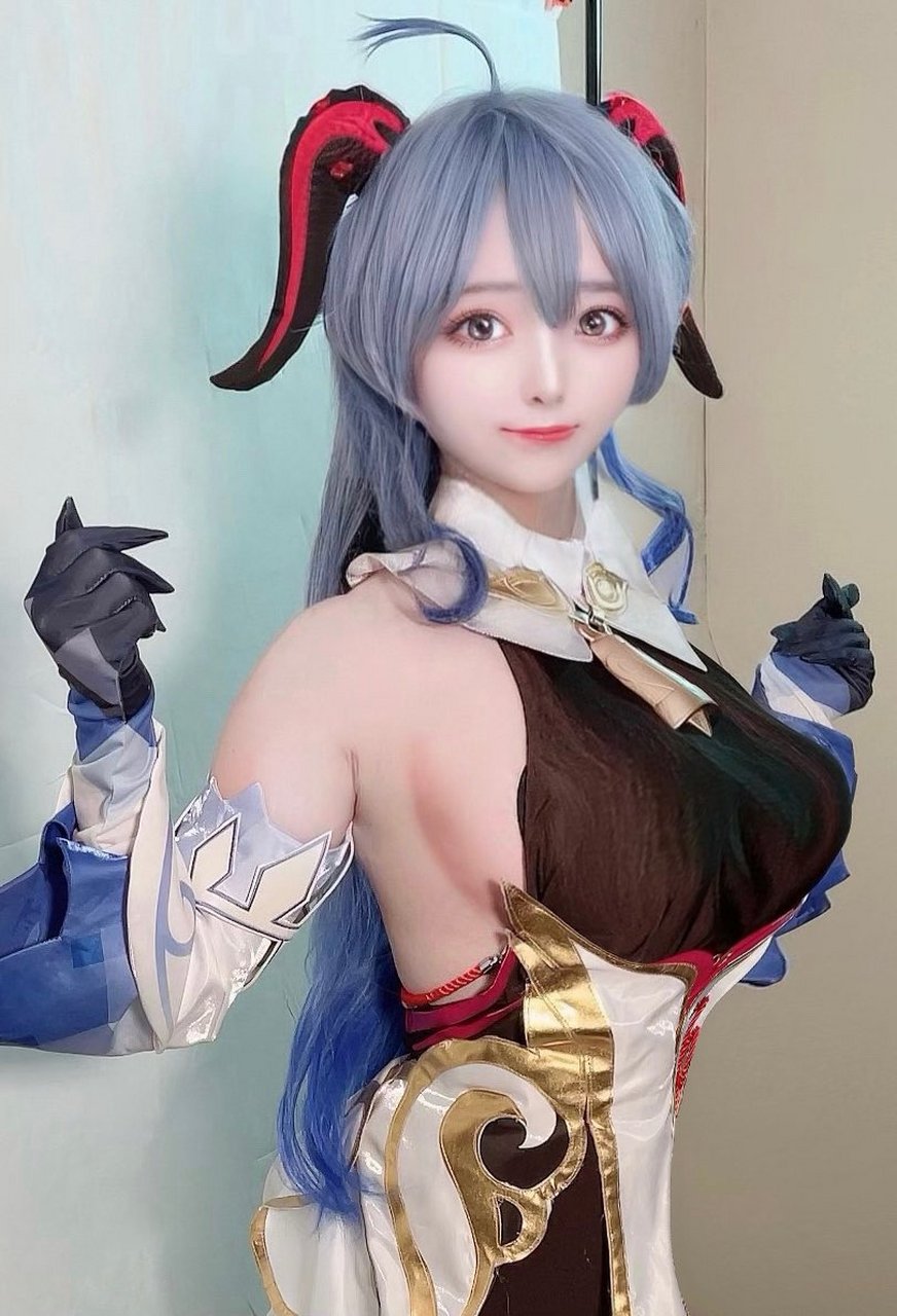 日系coser あゆみ 和她cos的原神角色