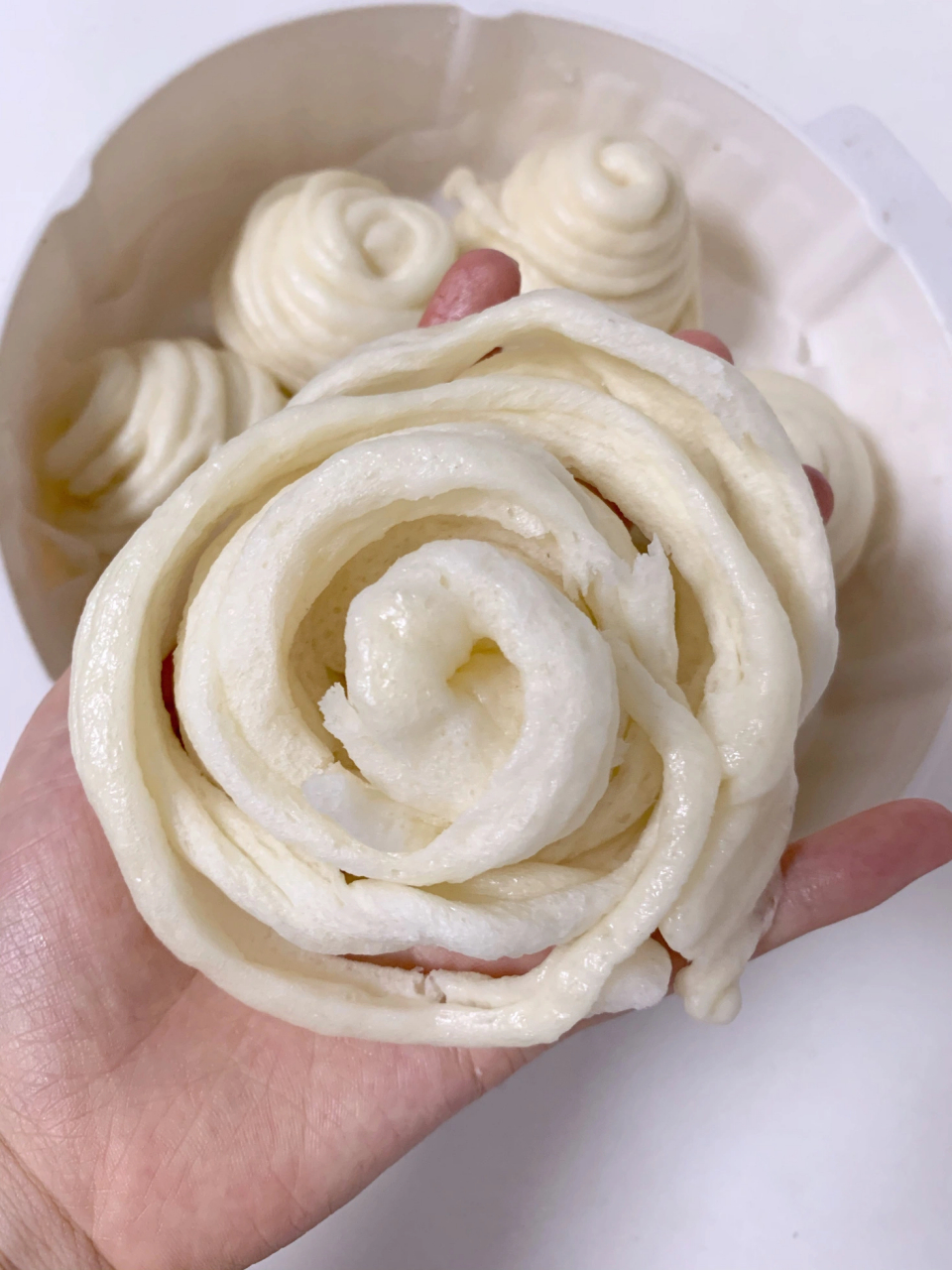 银丝花卷 是参照长沙银丝卷的做法,用猪油(糖油)代替普通食用油做的