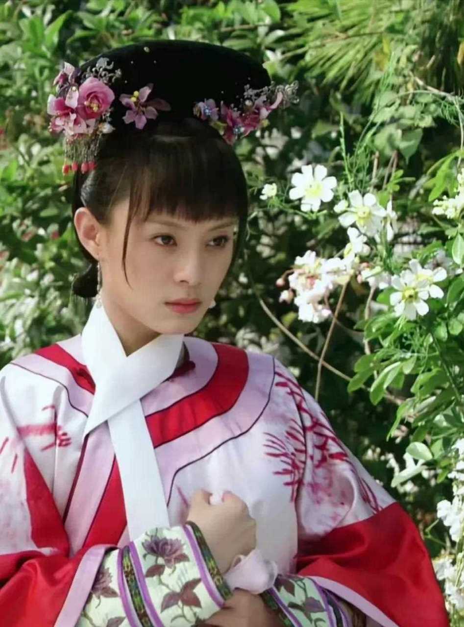 孙俪晒出带等等和小花游故宫的照片,被网友调侃恭迎熹妃娘娘回家,甄嬛