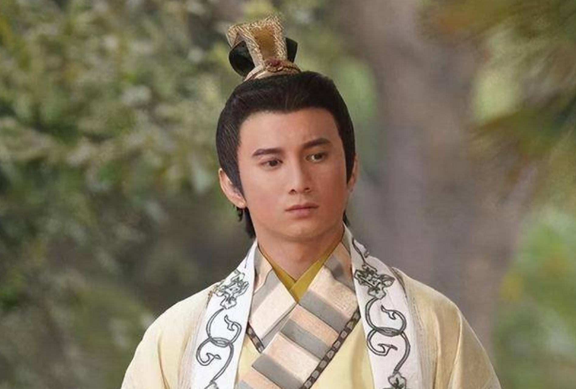 "徐知询心里一惊:酒里有毒.