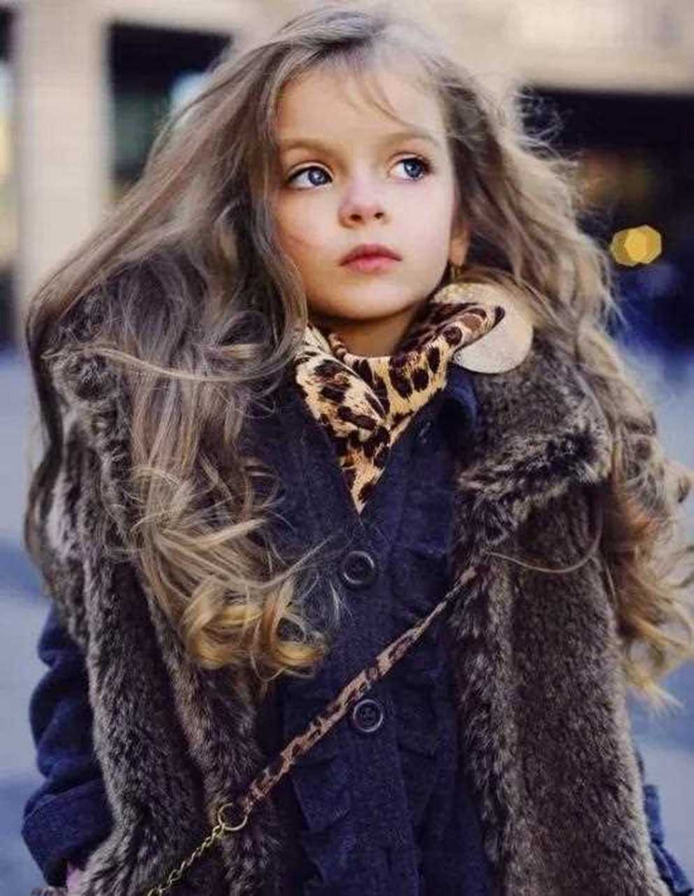 俄罗斯最炽手可热的小童模"米兰"长大了,唯美的洛丽塔就是她本人啦!