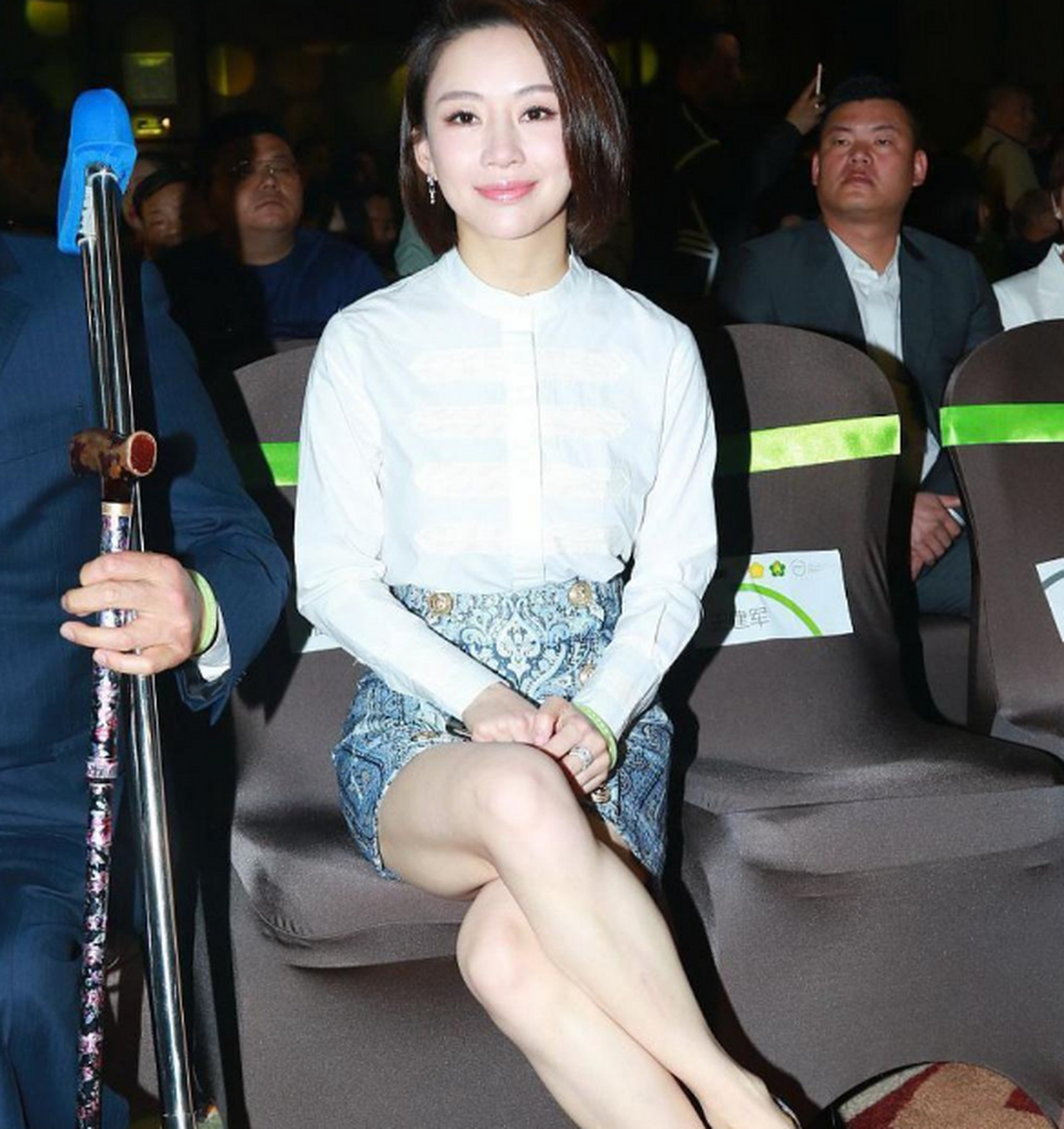 台球天后潘晓婷性感优雅又美丽,只是抓拍的角度太尴尬.