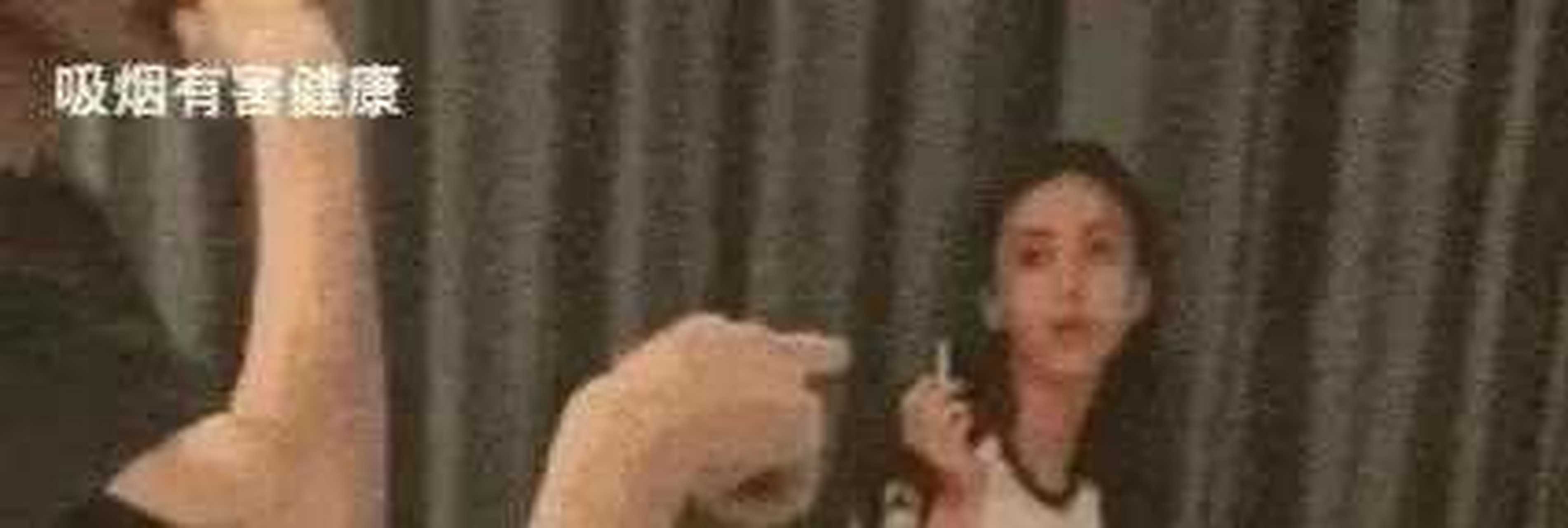 杨颖抽烟照被内部曝光,虽然明星抽烟有损形象,但是私下抽烟无伤大雅.