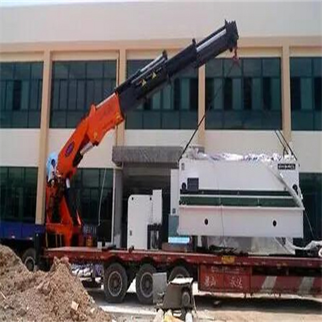 冷水机组的起重吊装,起重搬运,大中小型的车床,数控加工中心的