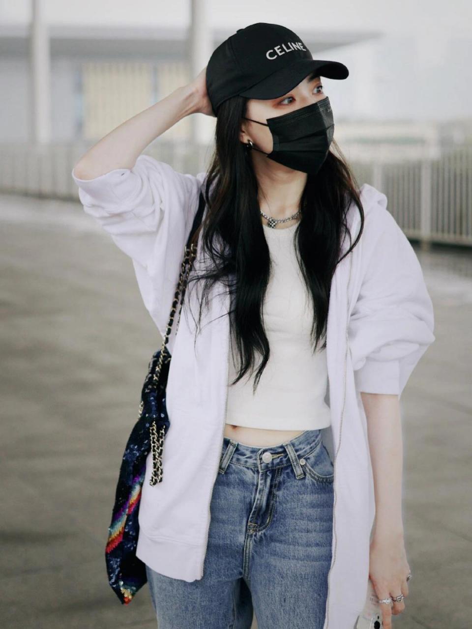 徐璐私服 2021/10/13宁波@徐璐lulu 帽子|celine 外套|bm 项链|style