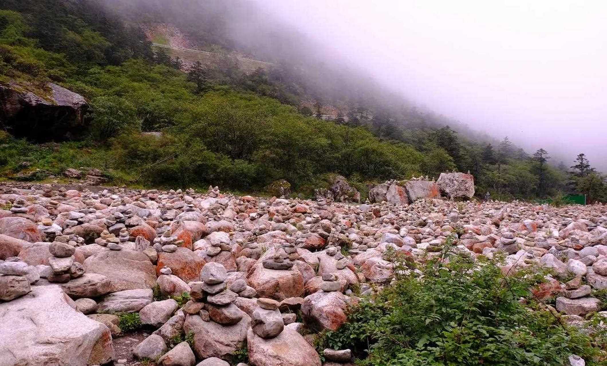 木格措红石滩图片