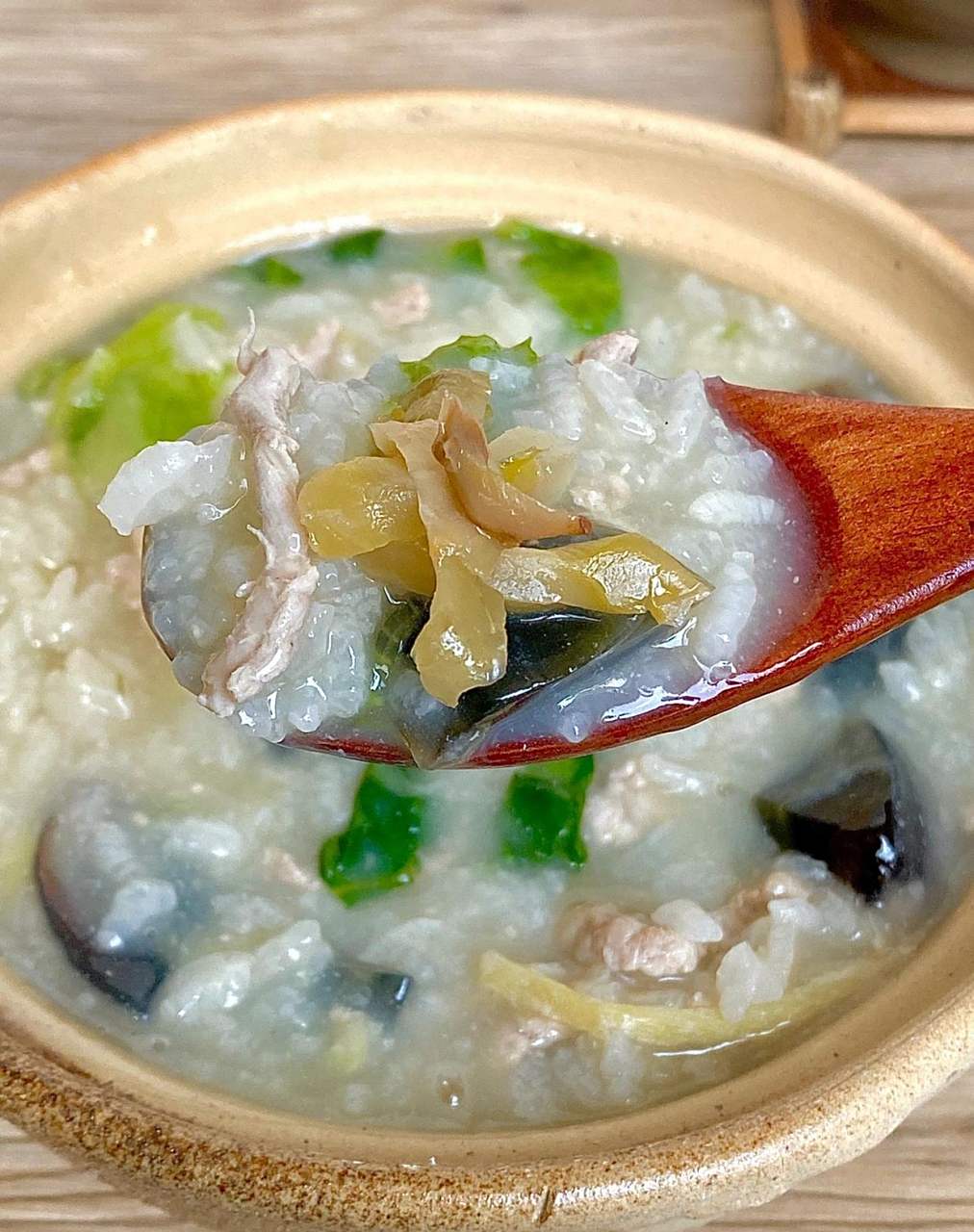 皮蛋瘦肉粥自己在家做一大锅简单又好吃 清淡口的时候超爱的皮蛋瘦肉