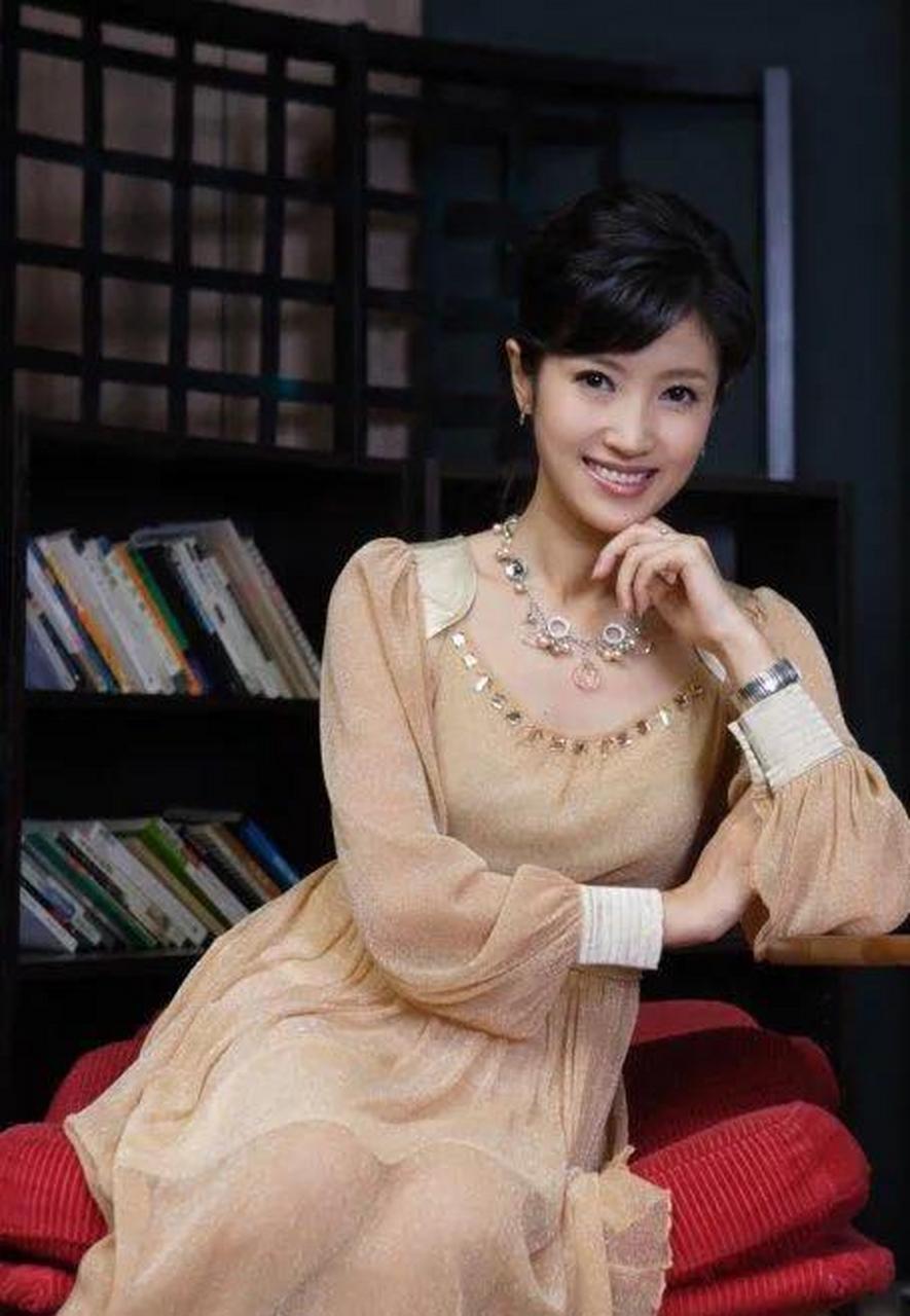 主持人徐春妮,15张精美的照片