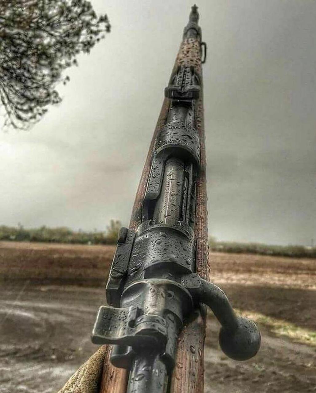 下面这张照片中的步枪就是赫赫有名的98k毛瑟步枪,德国造,1935年正式