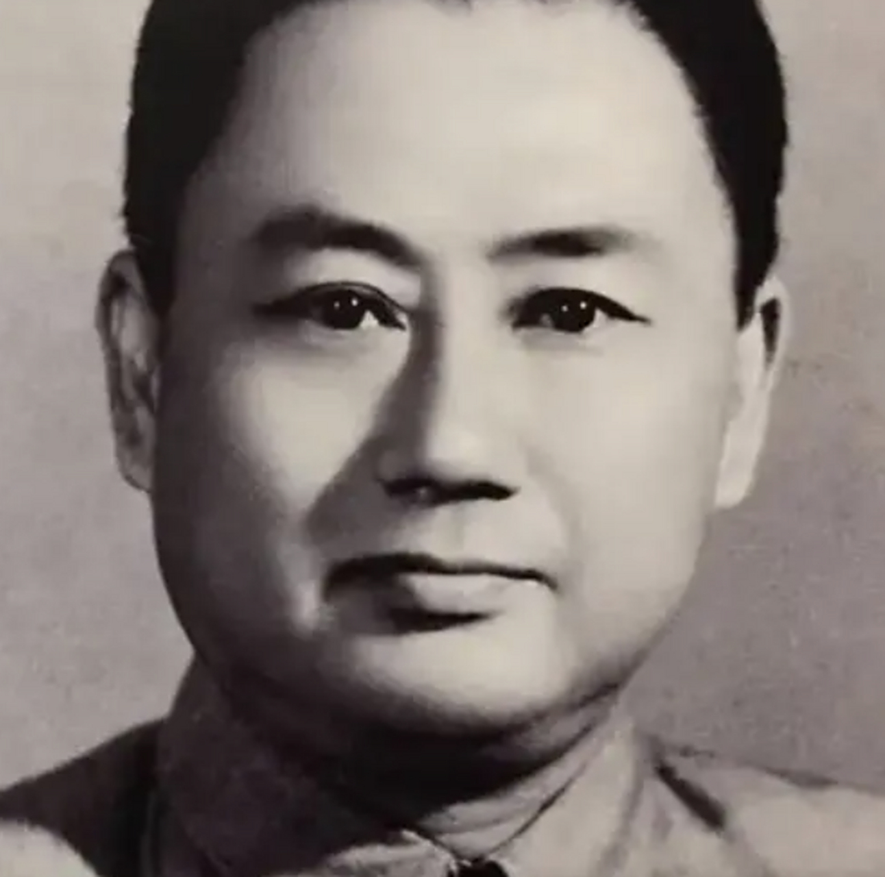 他叫陈正人,曾任江西省委书记,深得毛爷爷信赖,儿子出任过保利集团