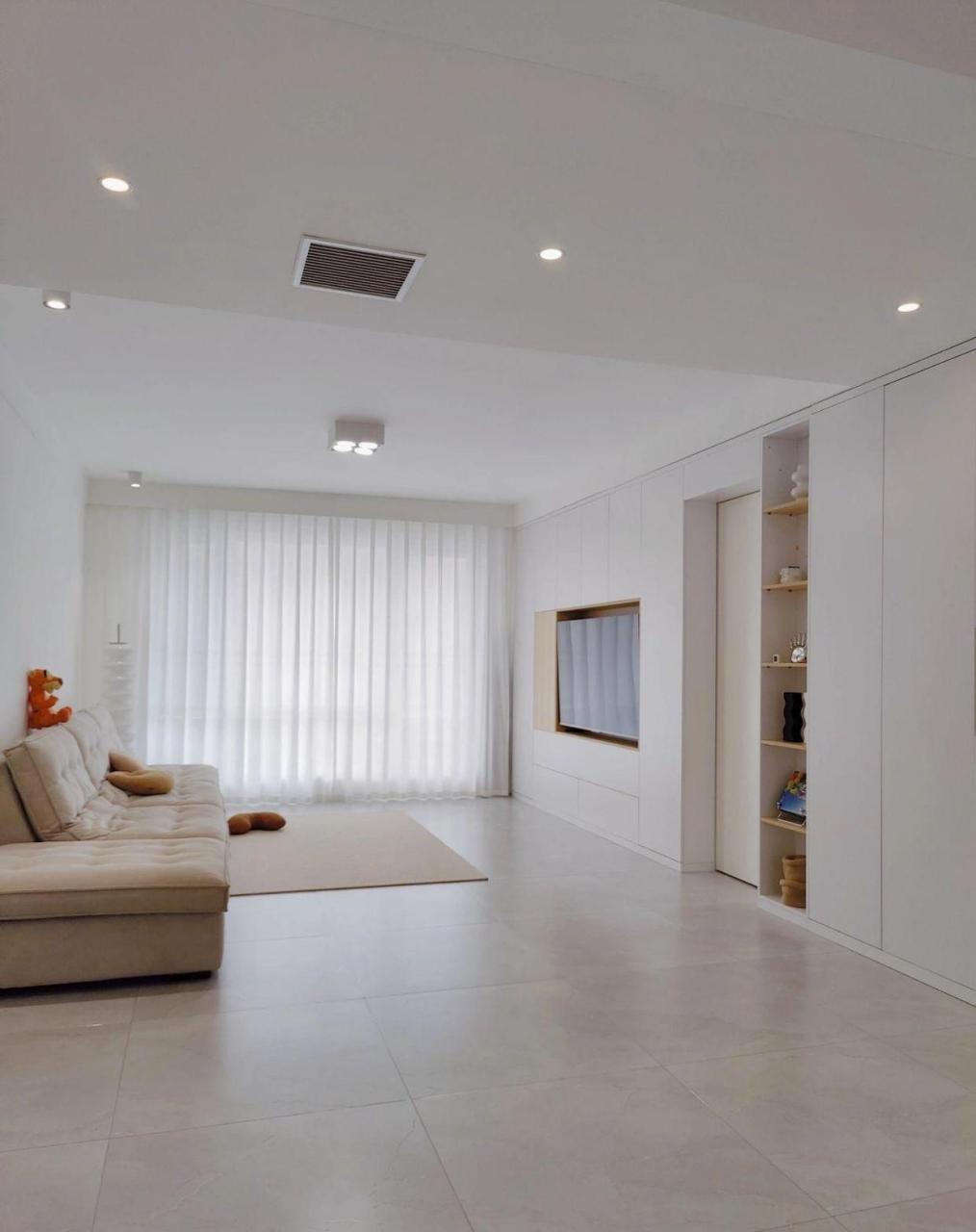 小户型极简家,一面墙解决全屋收纳!