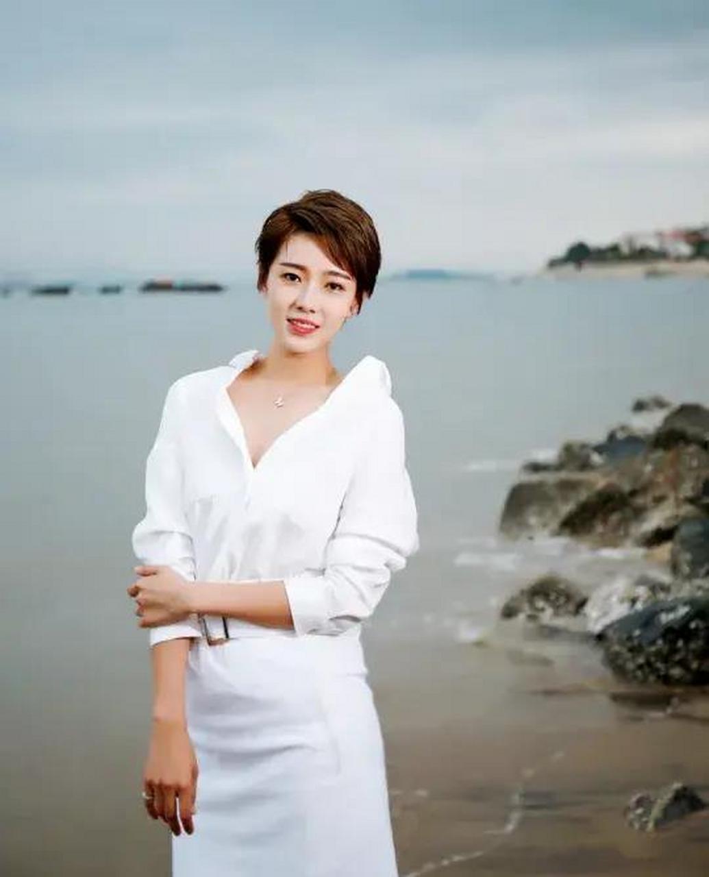 茗洋娱乐—美女明星-孟真