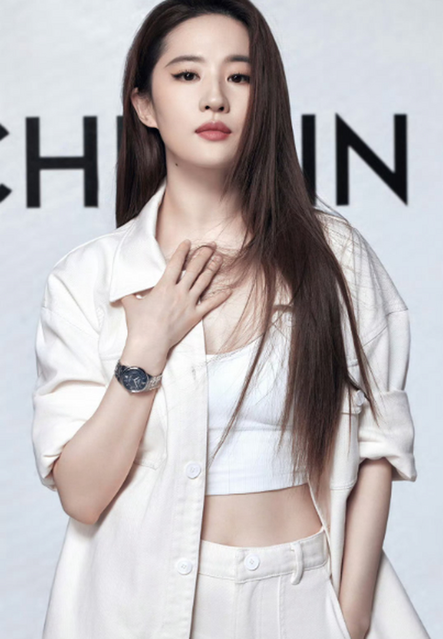 刘亦菲的近照!居然有马甲线,她这也算胖吗?