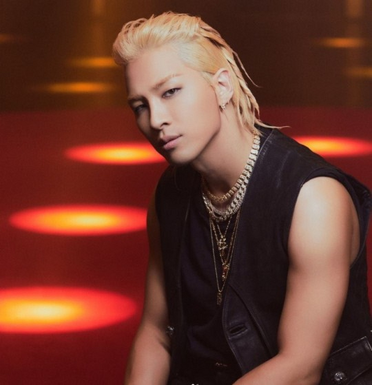 bigbang太阳签新公司后发简历照 金发造型眼神酷 韩国男团bigbang成员