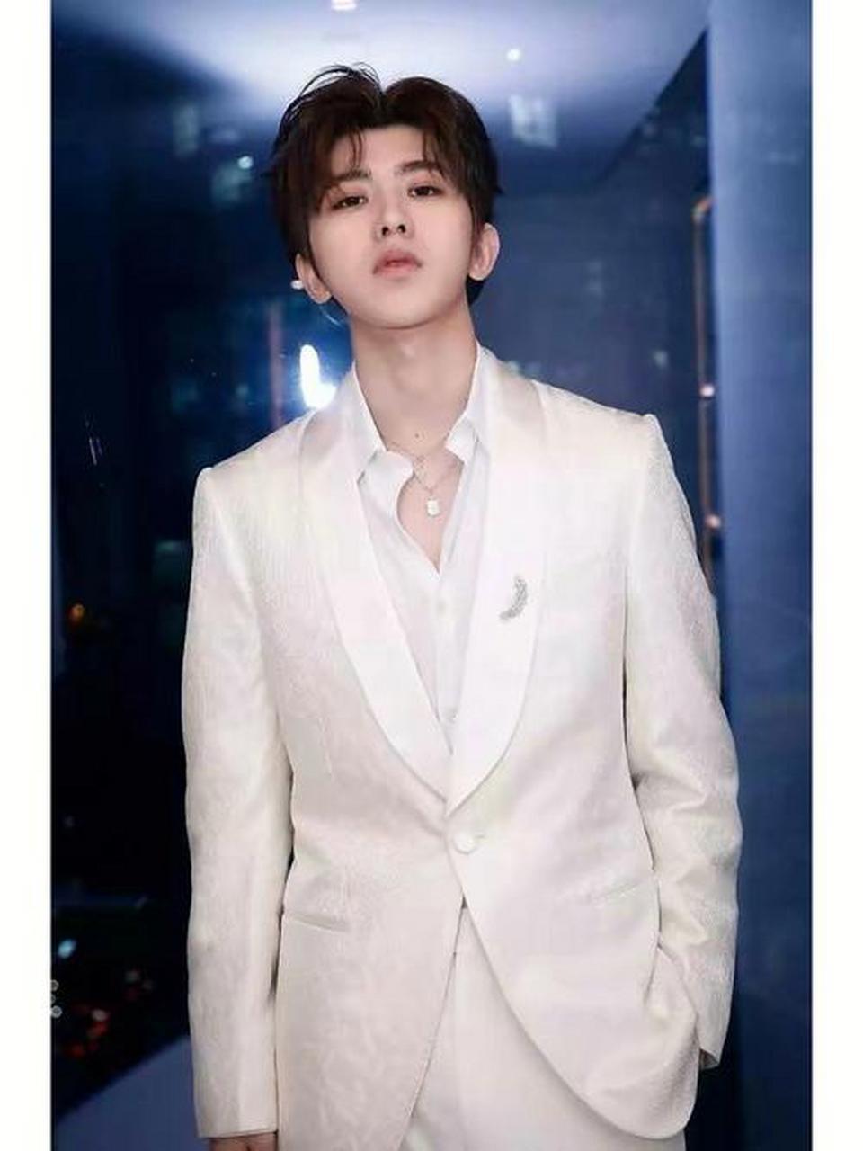 时隔多日,蔡徐坤终于放出了他的回应,阿良做几点总结:  1,与c女士