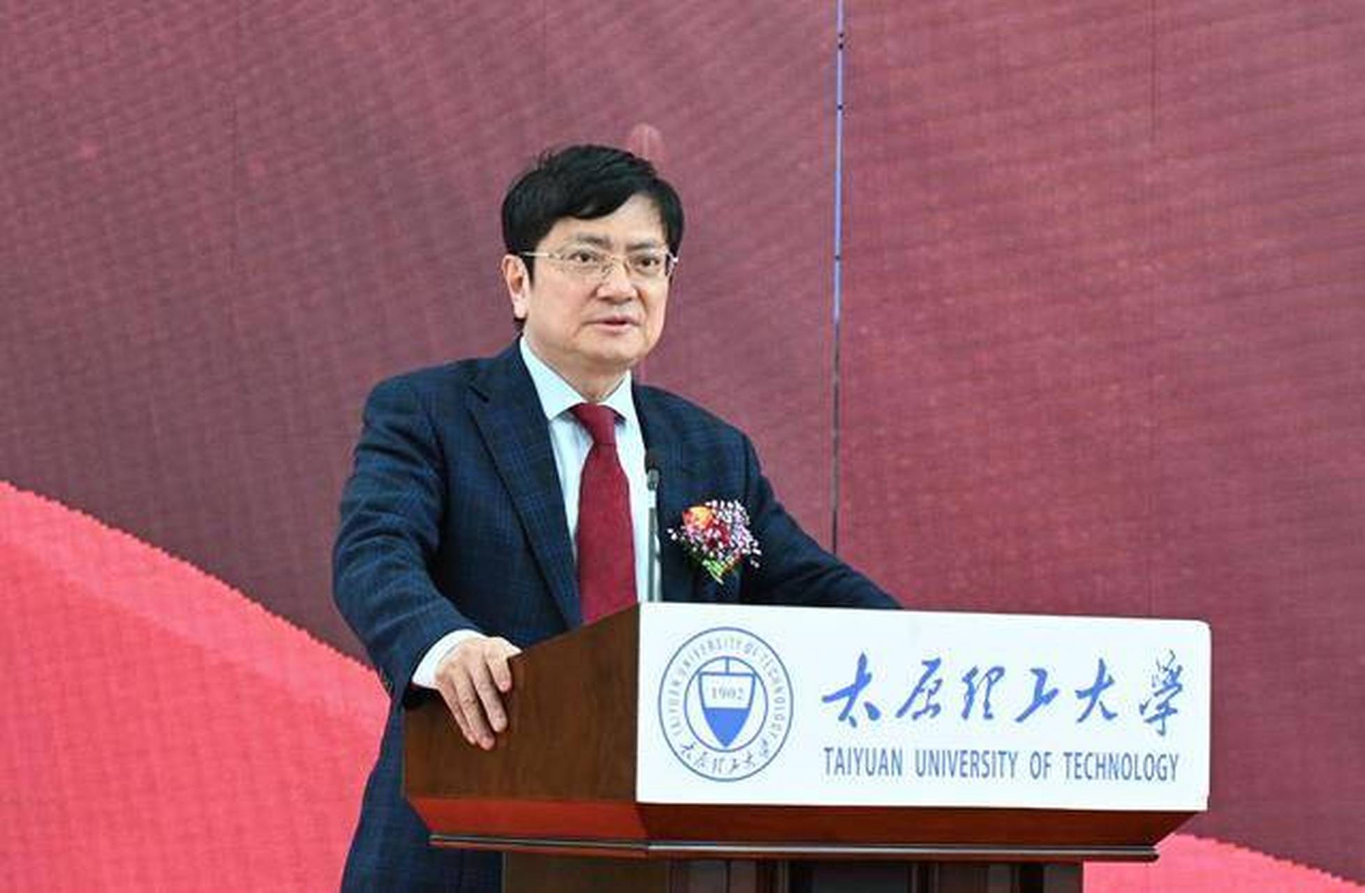 "郑强滚出贵大!