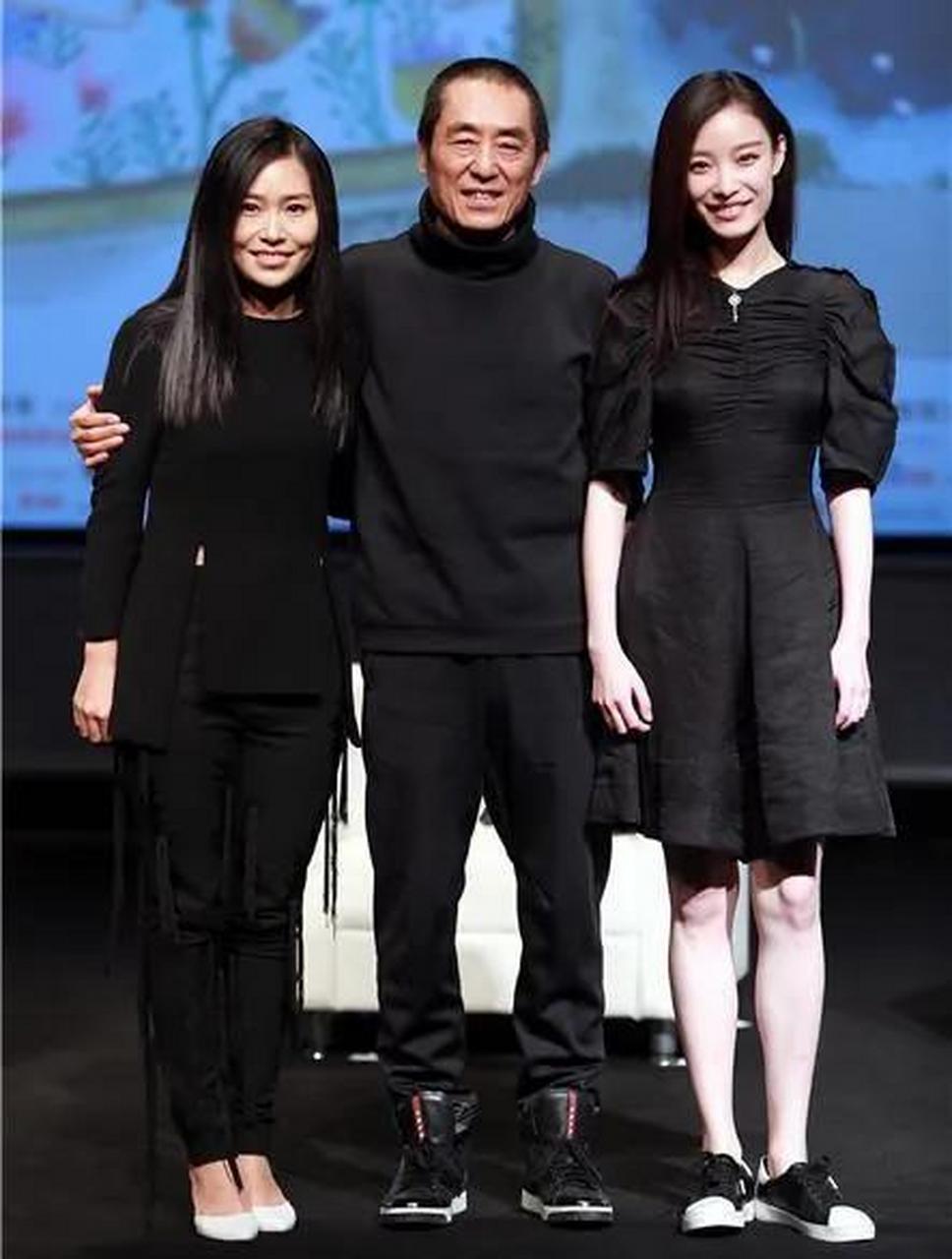 哇塞……倪妮穿着平底鞋都比张导高,倪妮到底有多高?