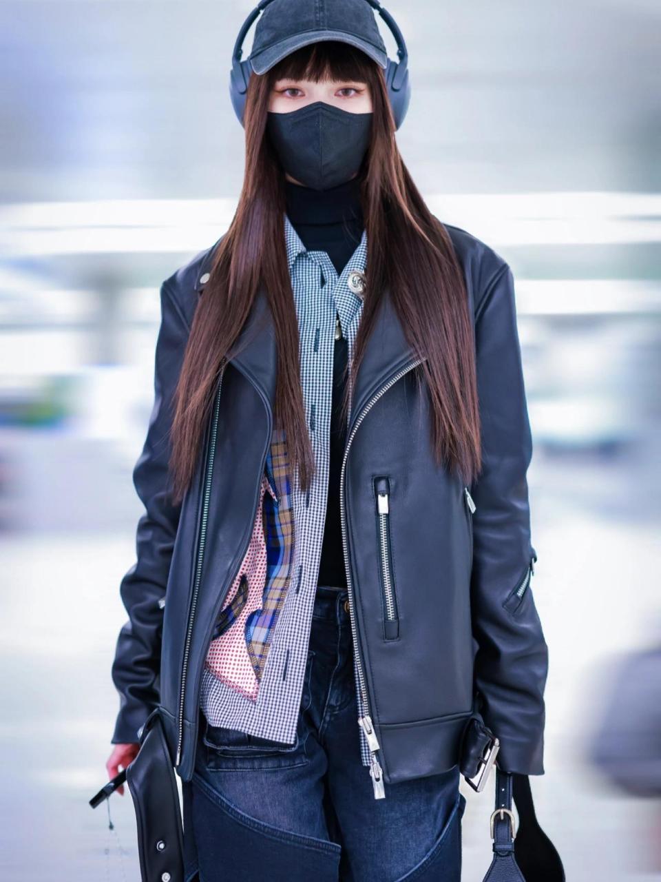 宋妍霏穿搭私服同款 女明星穿搭同款私服 look: 衣服:又见高山meta