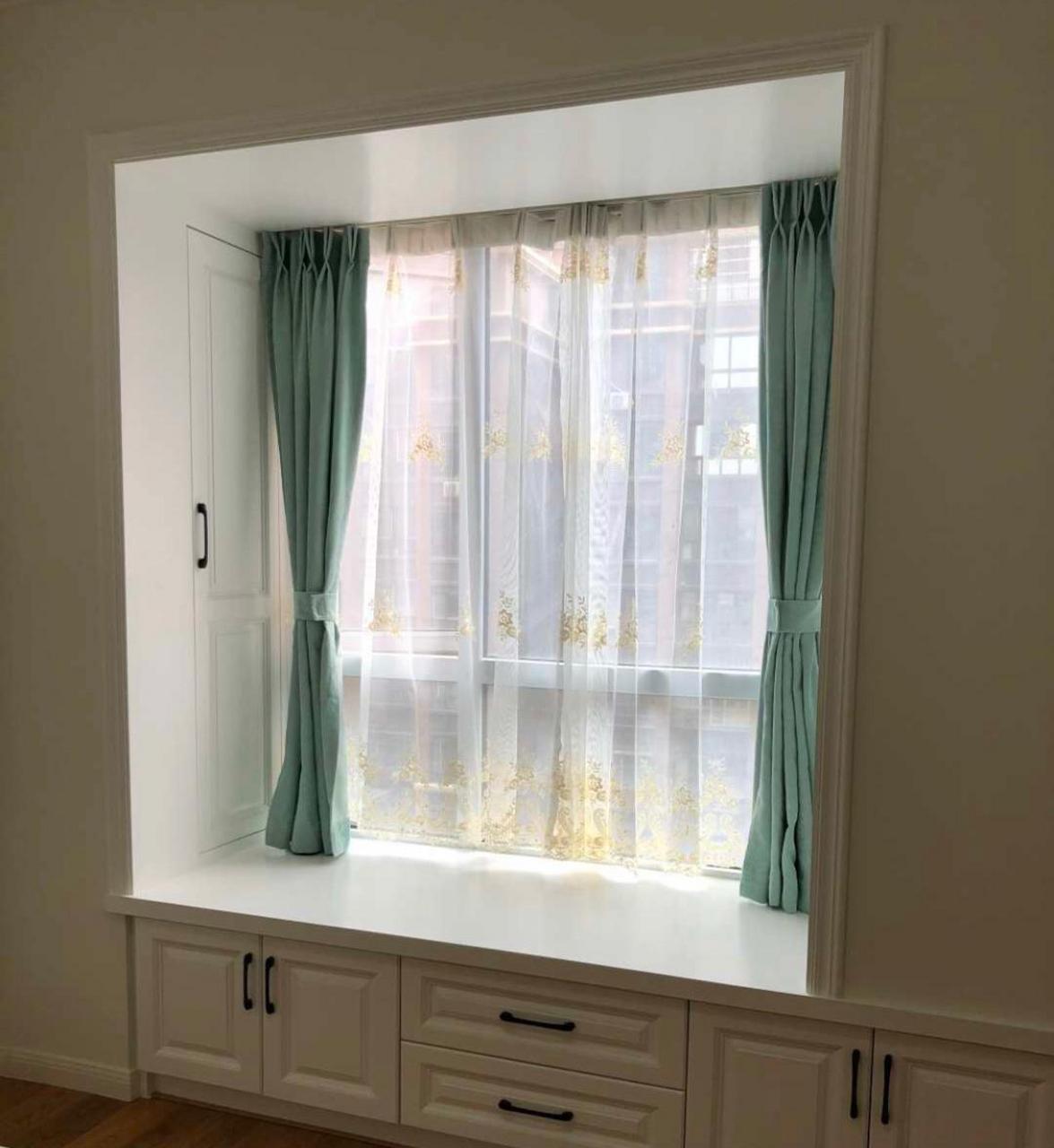 很多朋友问我,家里卧室是一个假飘窗,应该怎么样利用起来呢?