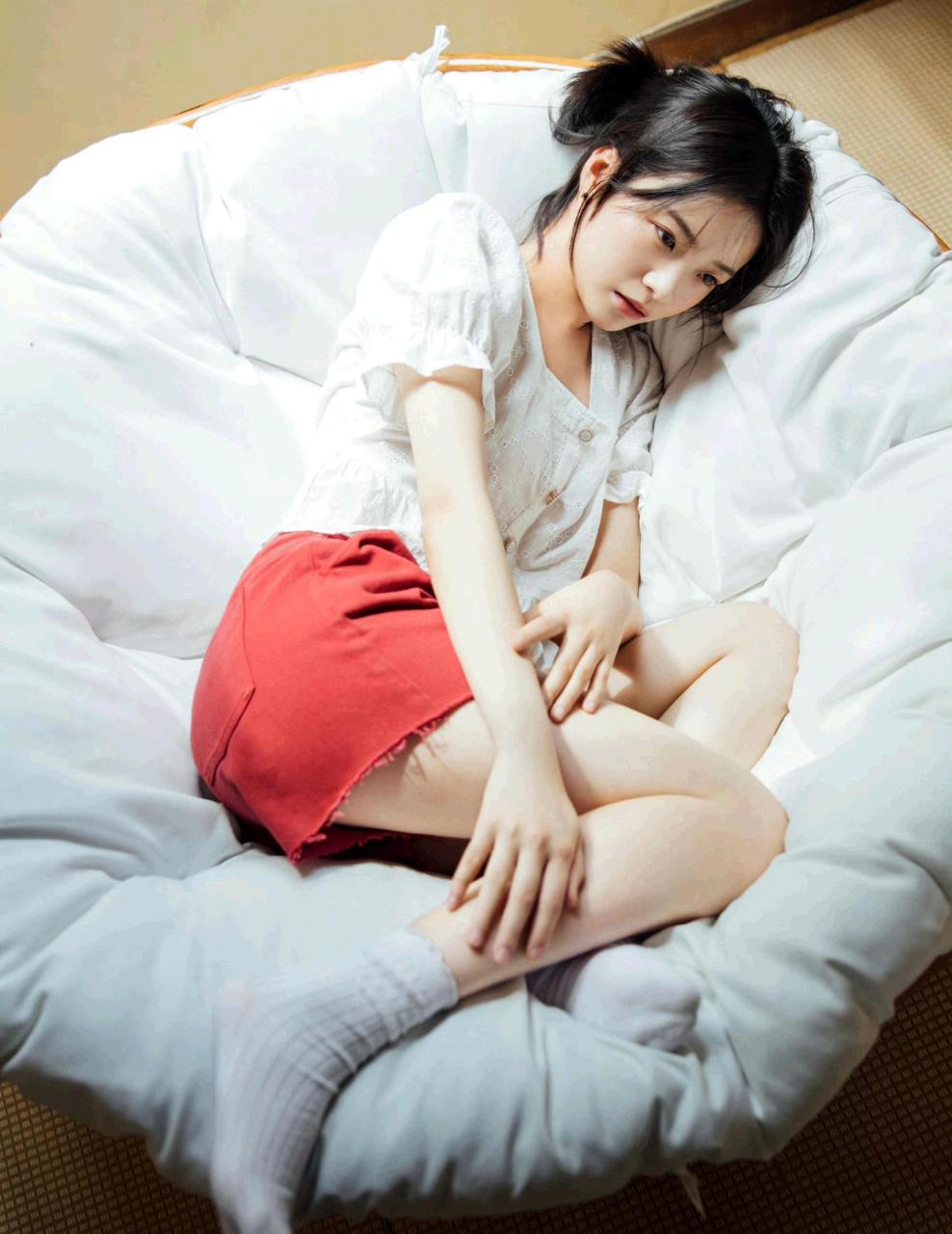 李庚希的小脚还是很漂亮的[白眼]