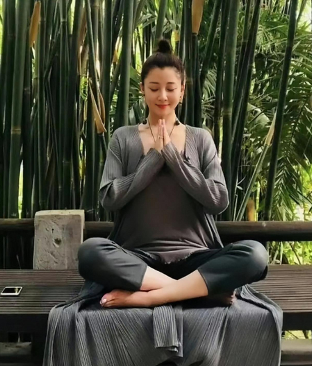 殷桃位于北京的5000m05豪宅"世外桃源",难怪明星都活得这么年轻,有