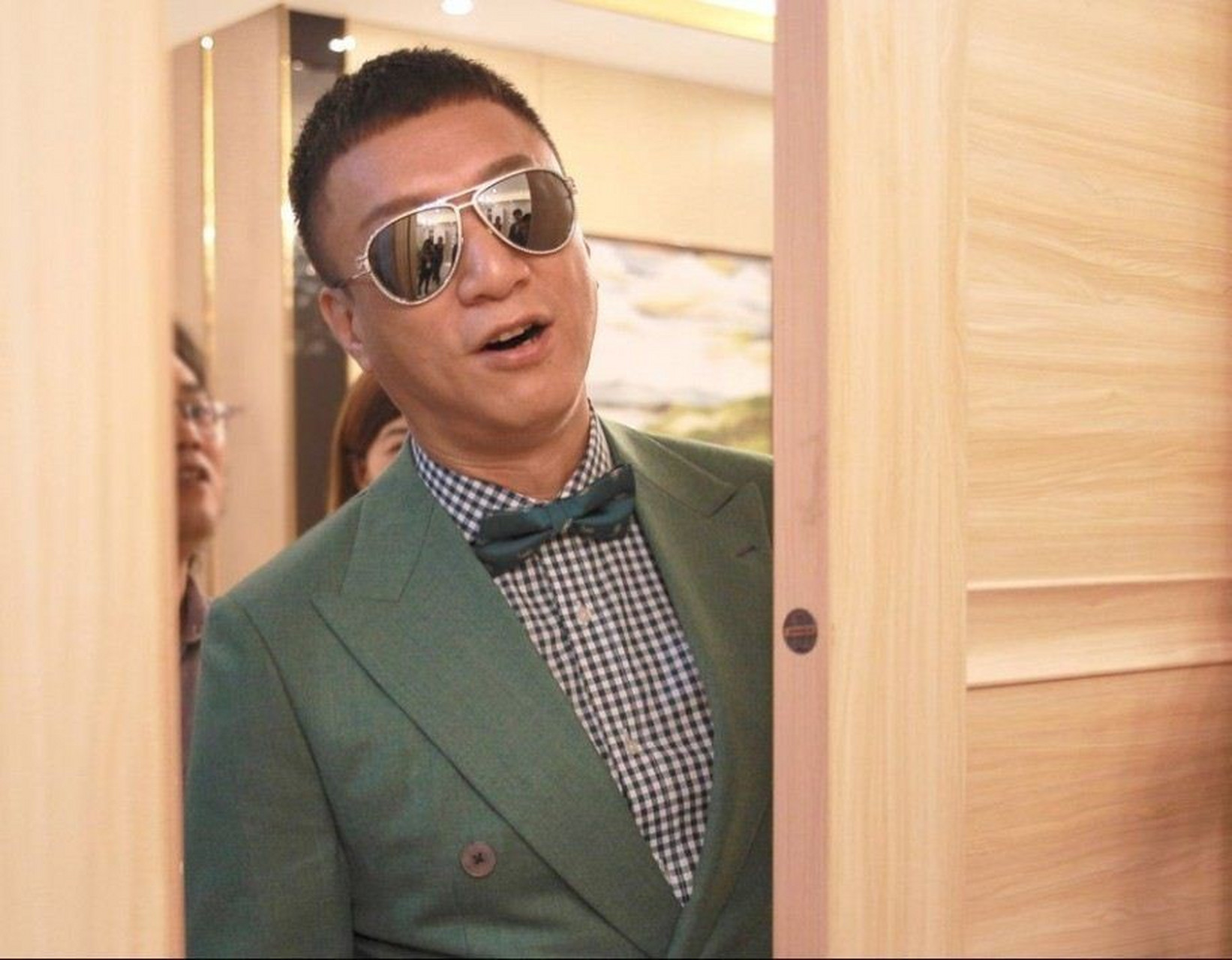 那个买个西瓜就"砍人"的刘华强,也就是孙红雷,已经被人拍到移民至