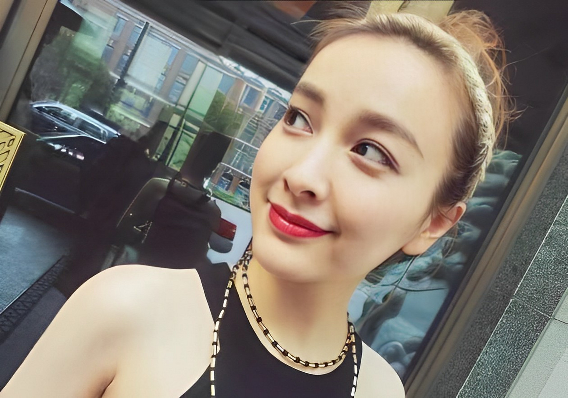 吴昕说:以前有一个有钱人要送我500万的豪车,唯一的要求就是陪她看个