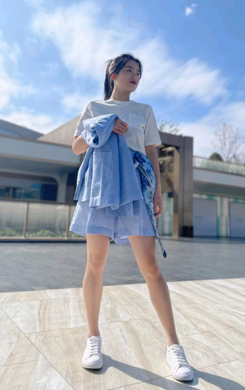 靓妹发照片 迷倒一圈圈