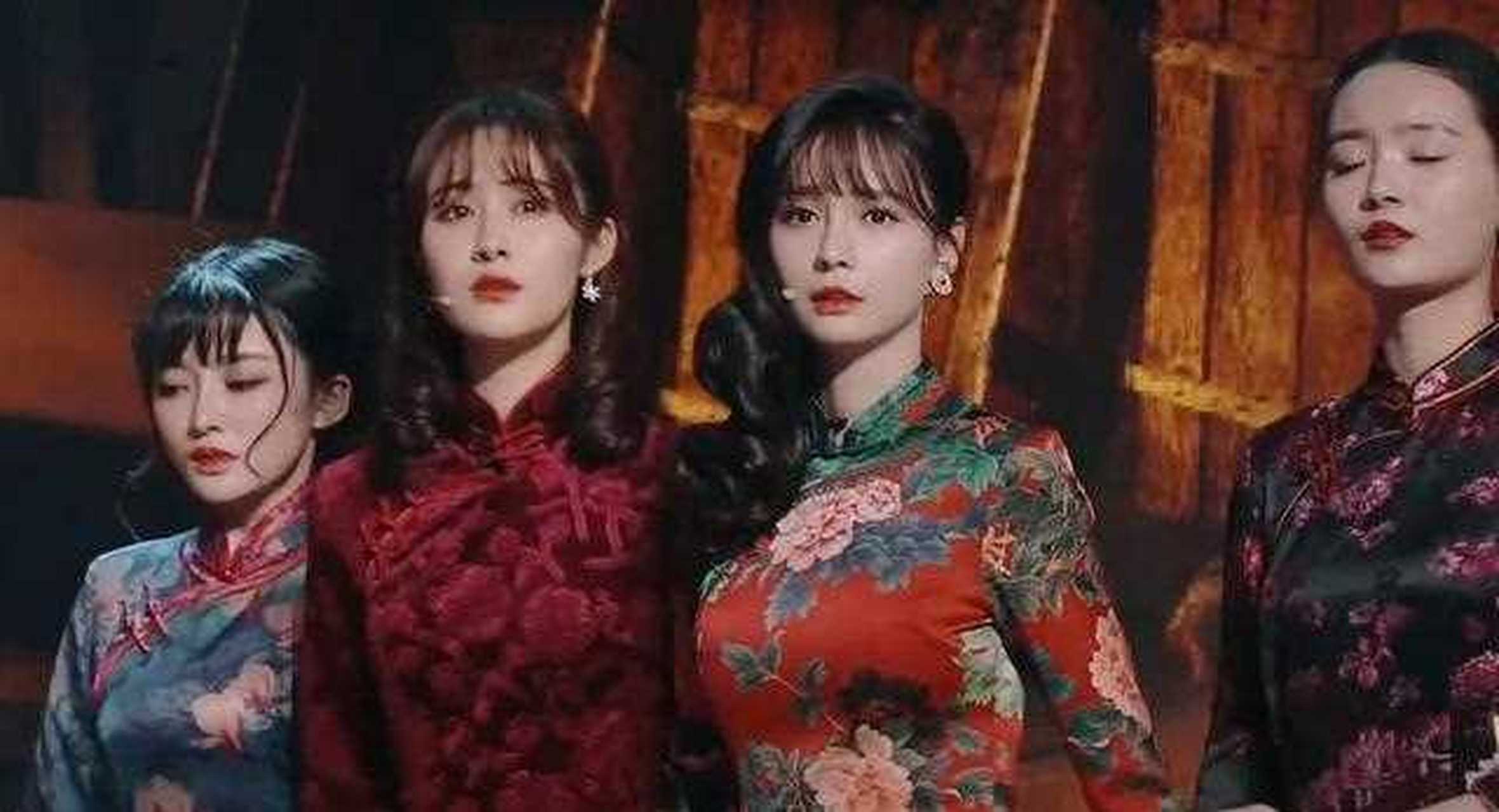 沈梦辰穿旗袍太美,修身旗袍立显窈窕身姿,碾压周边女士[骷髅] 沈梦辰