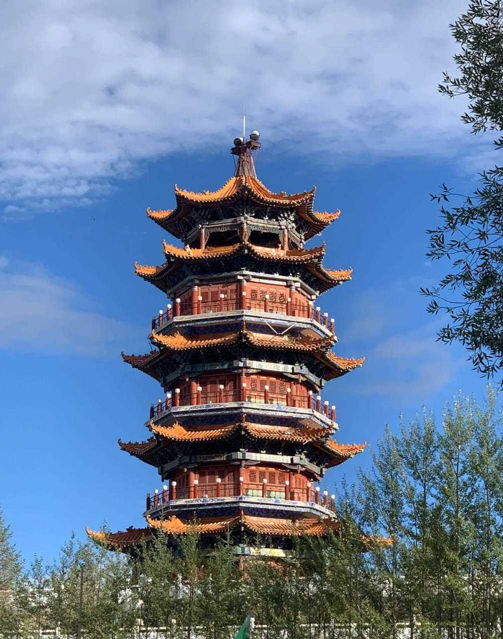 如果不是海子,我可能不会来到这座城市,每一个到德令哈的人好像第一