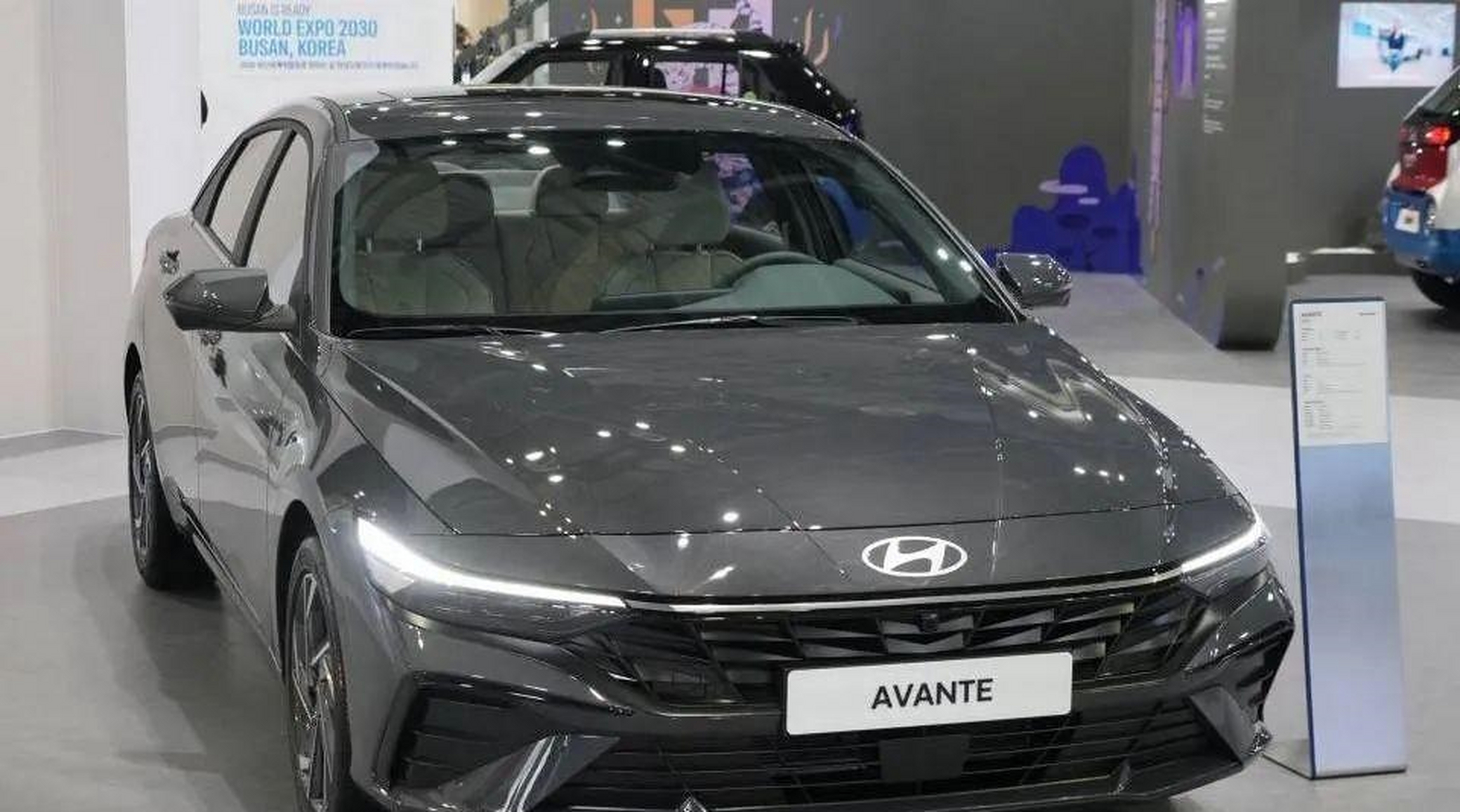 近日,车市君获悉,现代新款avante(国内伊兰特)在2023首尔车展上正式