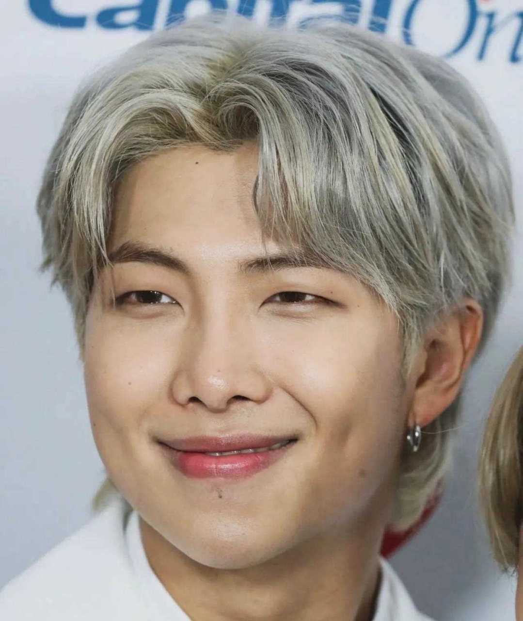 韩星"金南俊"被评为全球"最帅脸孔"第13名,你被帅到了吗?[大哭]