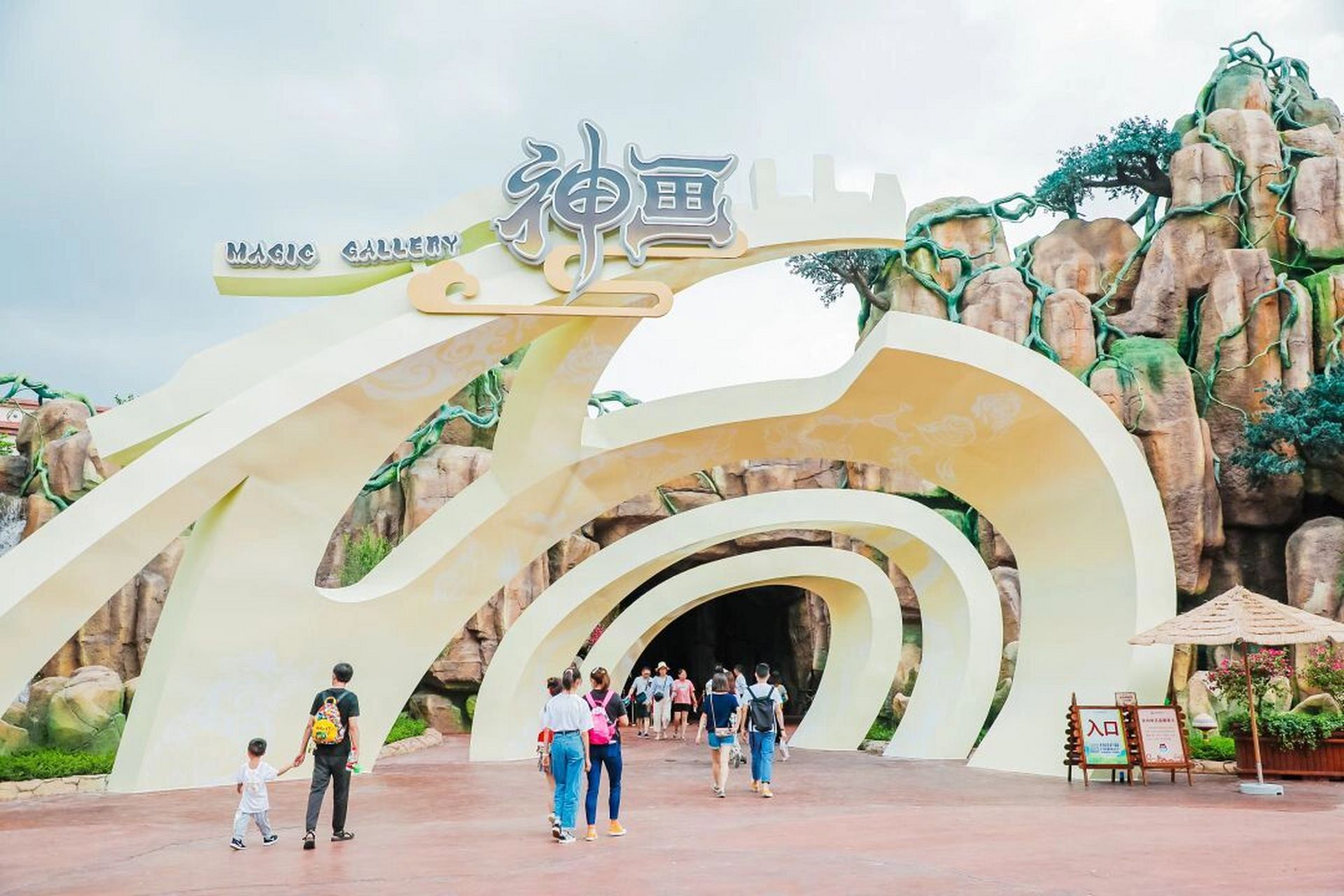 必玩项目 1,伴你飞翔:大型悬挂式球幕影院带你以上帝视角俯视中国的大