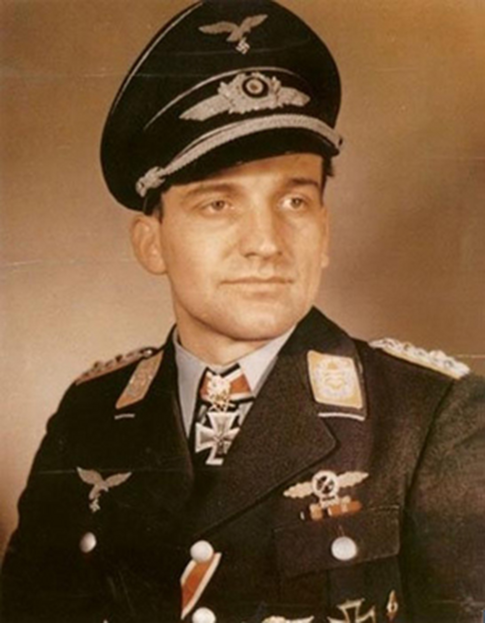 汉斯*乌尔里希*伍德尔 : 德国空军中一位著名的飞行员,也是二战期间最
