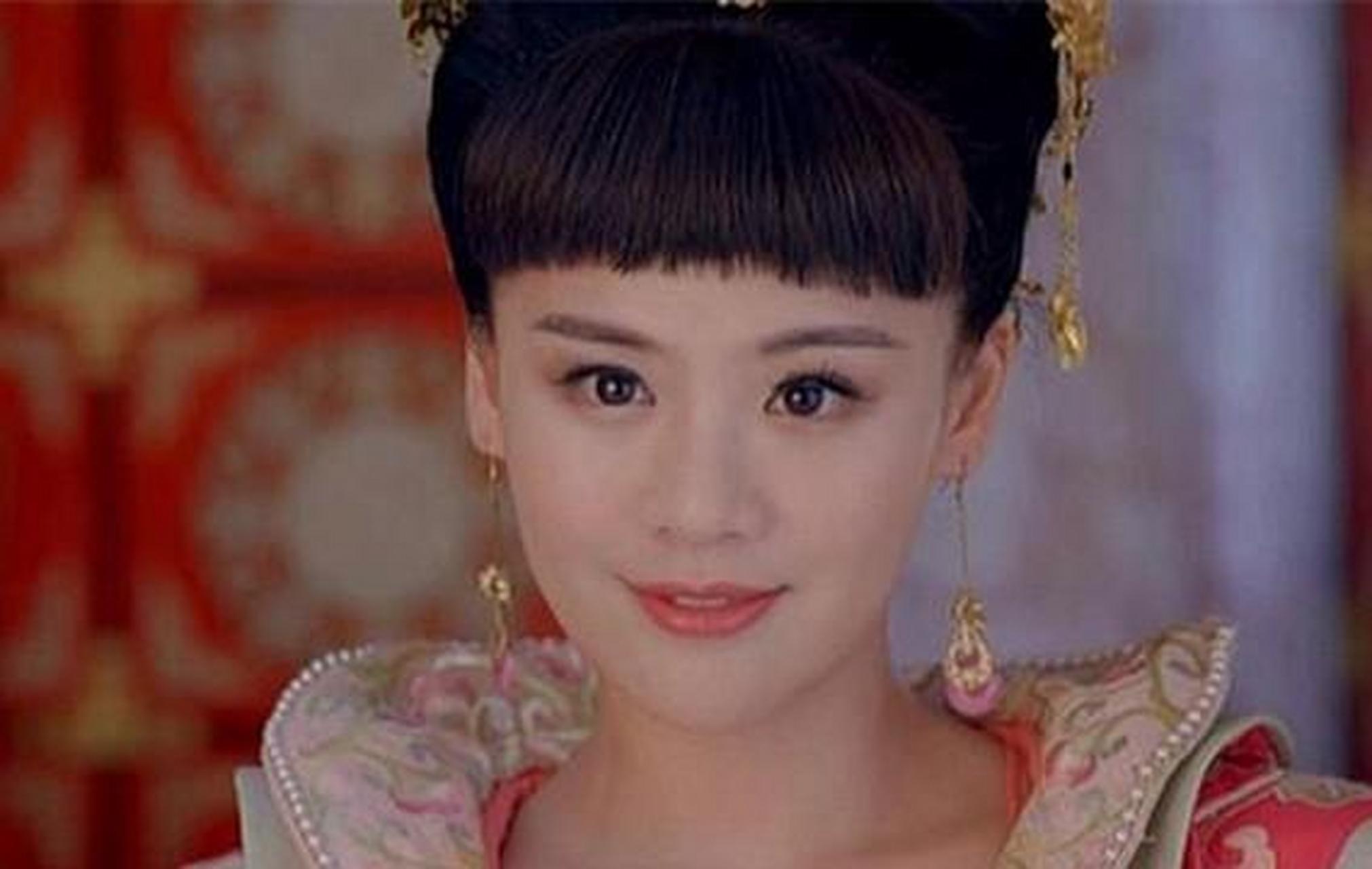 图1是马思纯在古装电视剧将军在上中扮演的女主叶昭,是一位骁勇善战