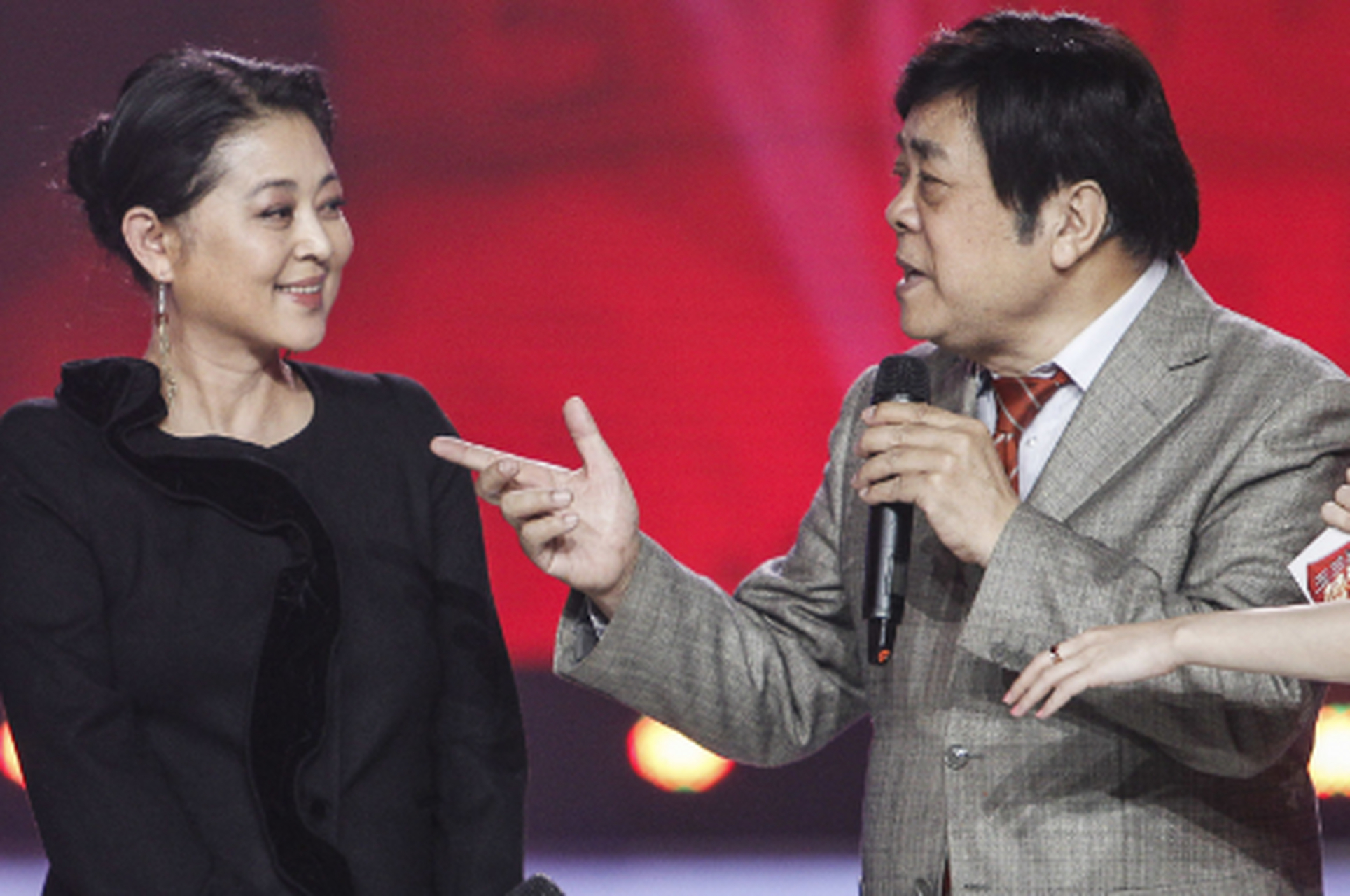 2020年,赵忠祥去世前,特意将老婆孩子支出病房,只让倪萍留在病房陪